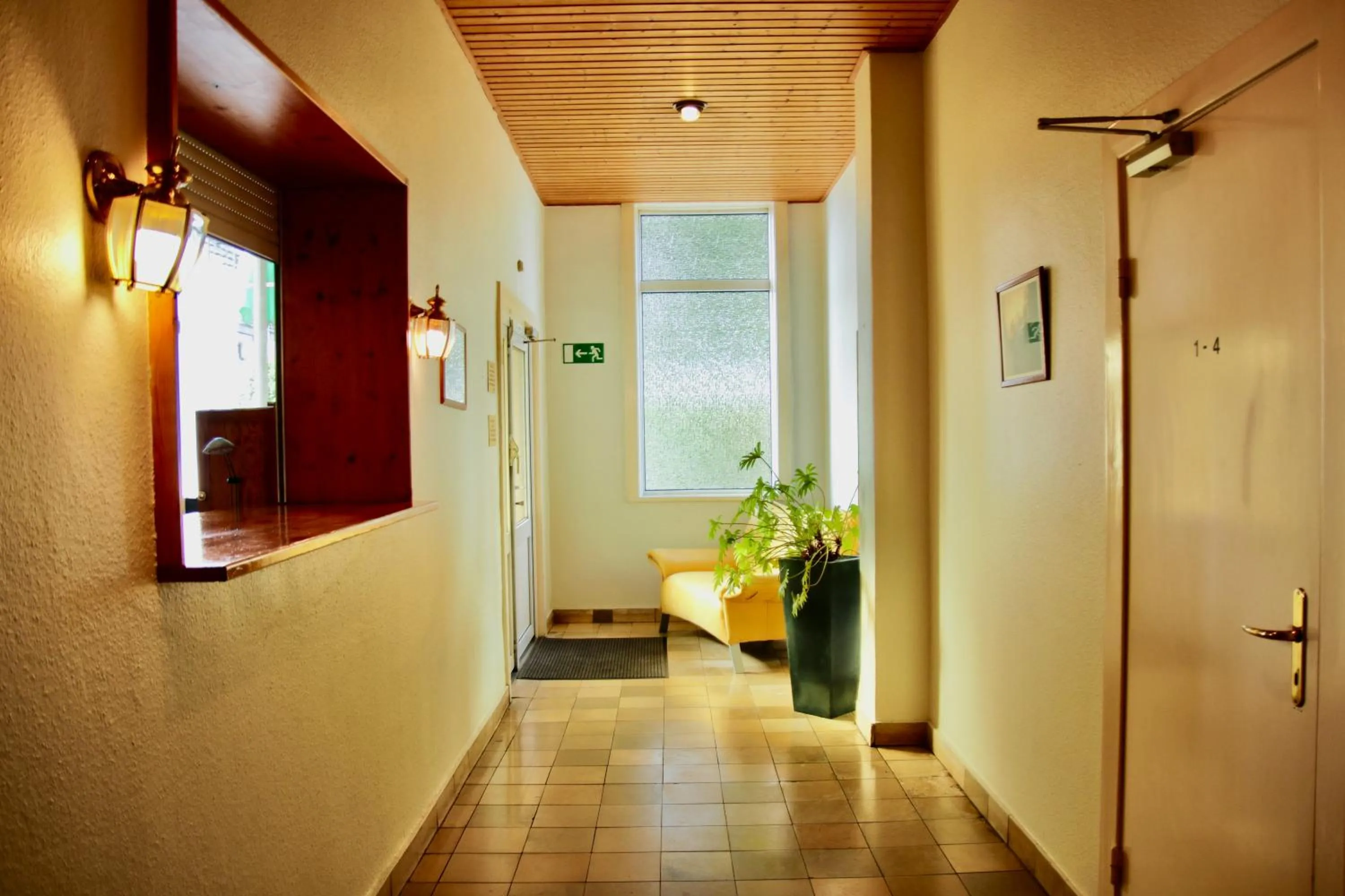 Property building in Hotel Meiendorfer Park free parking