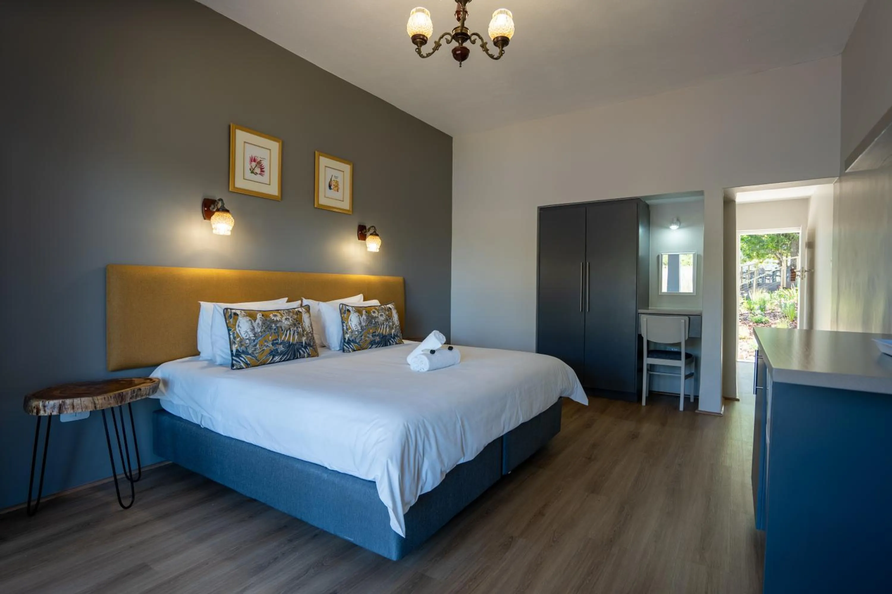 Bedroom, Bed in Fairy Knowe Hotel