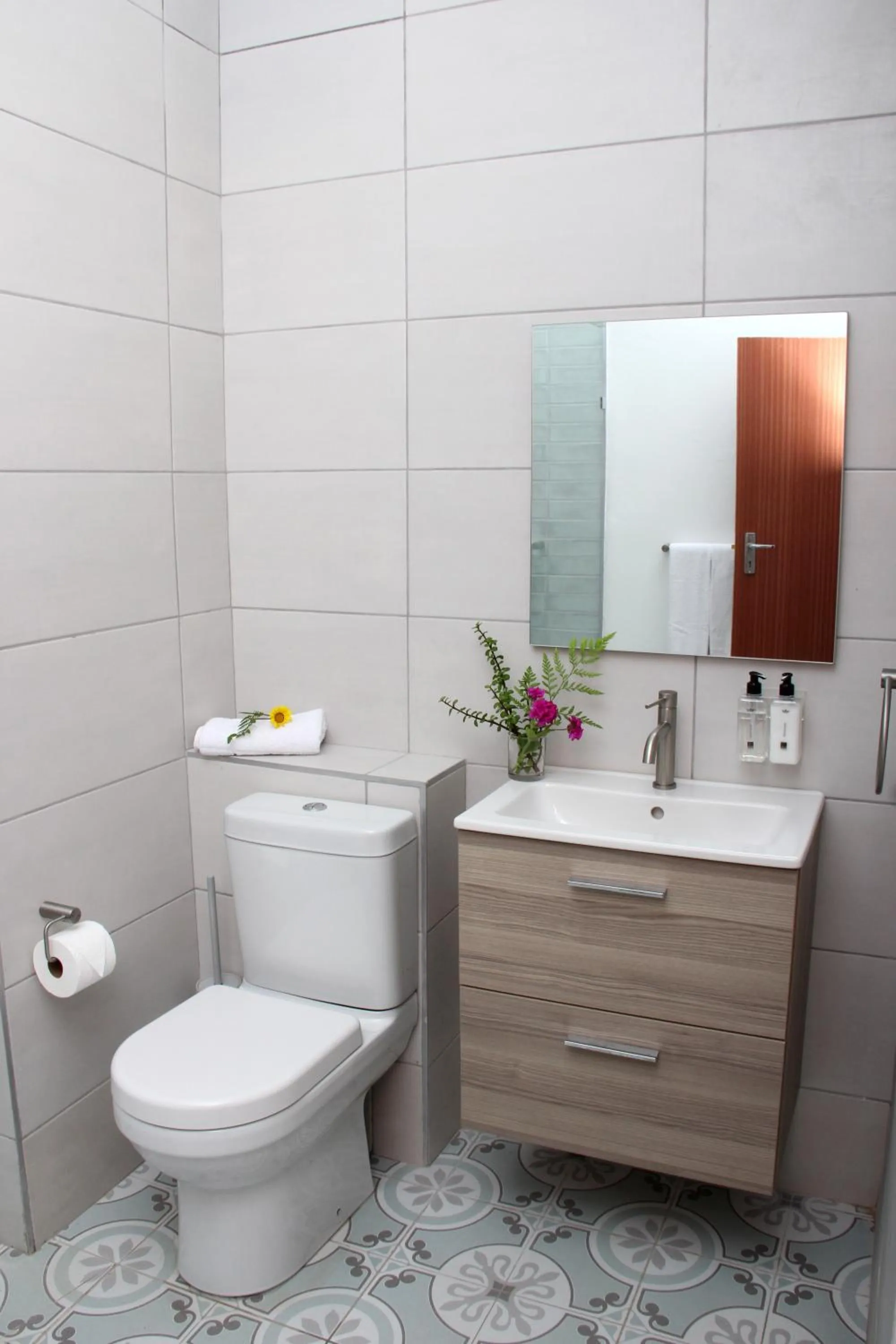 Toilet in Fairy Knowe Hotel