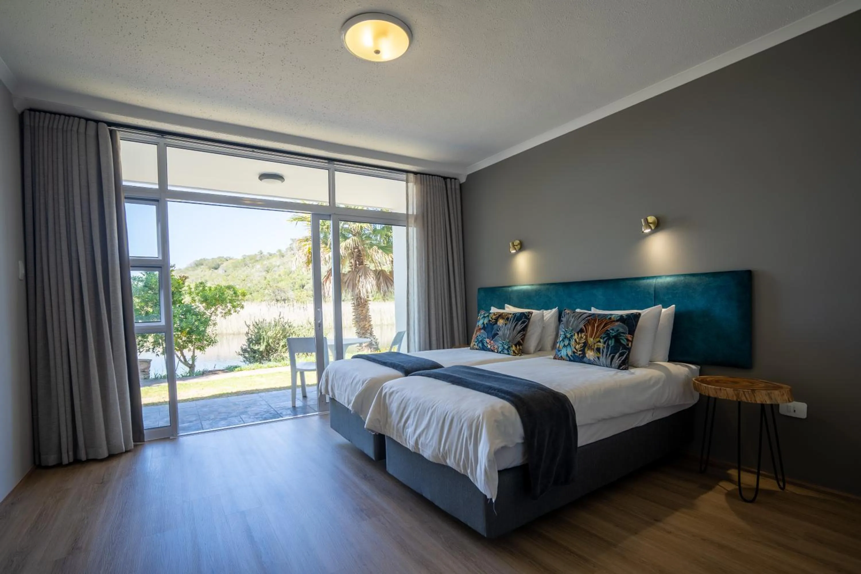 Bedroom, Bed in Fairy Knowe Hotel