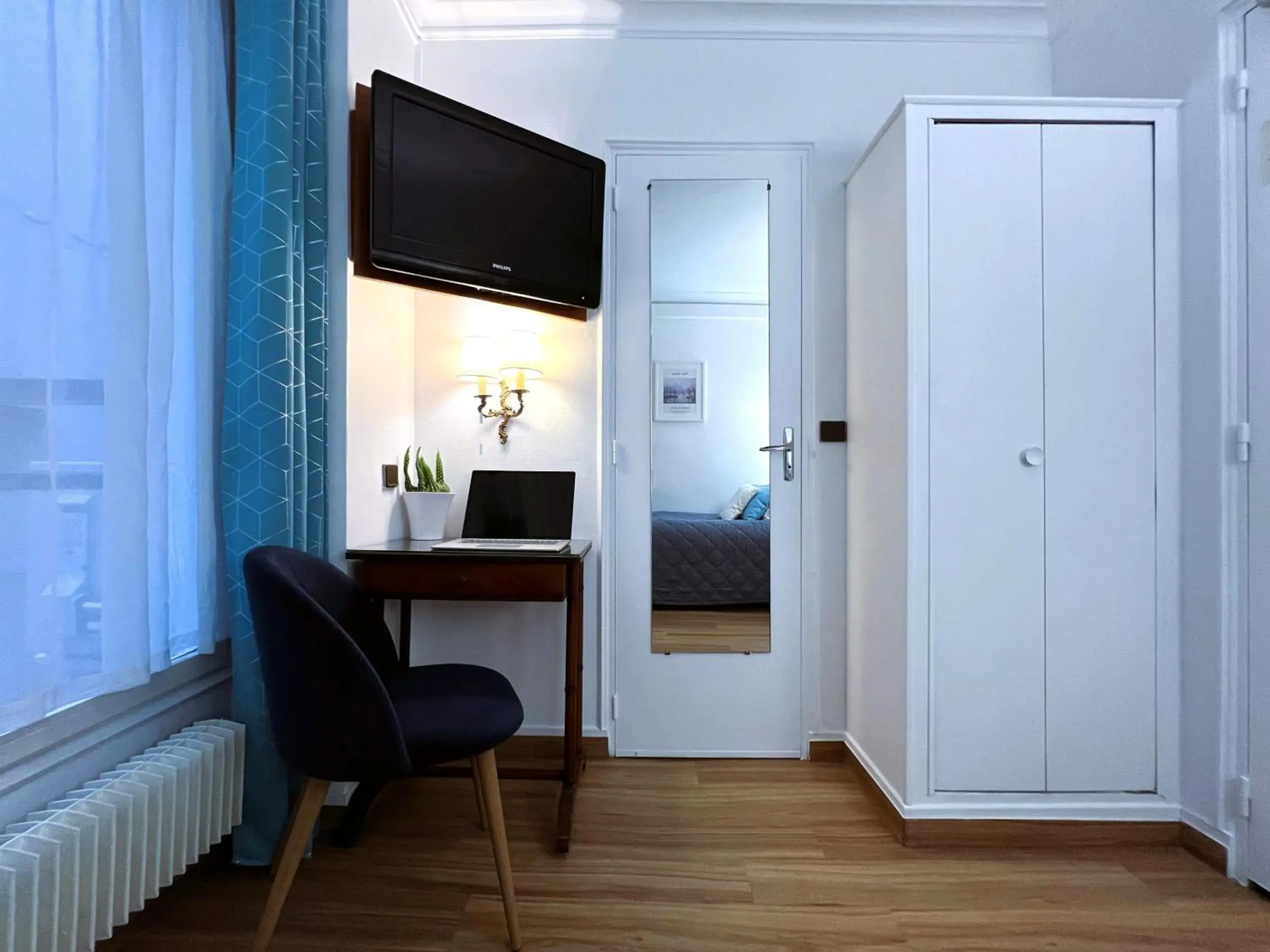 Standard Single Room in Hôtel La Sanguine Standard Single Room in Hôtel La Sanguine