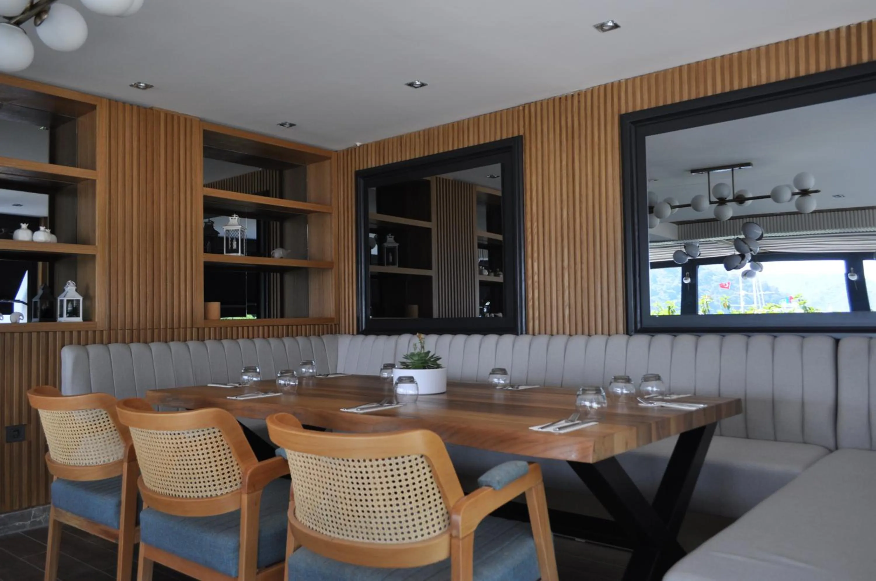 Restaurant/places to eat in Skopea Inn Exclusive Hotel