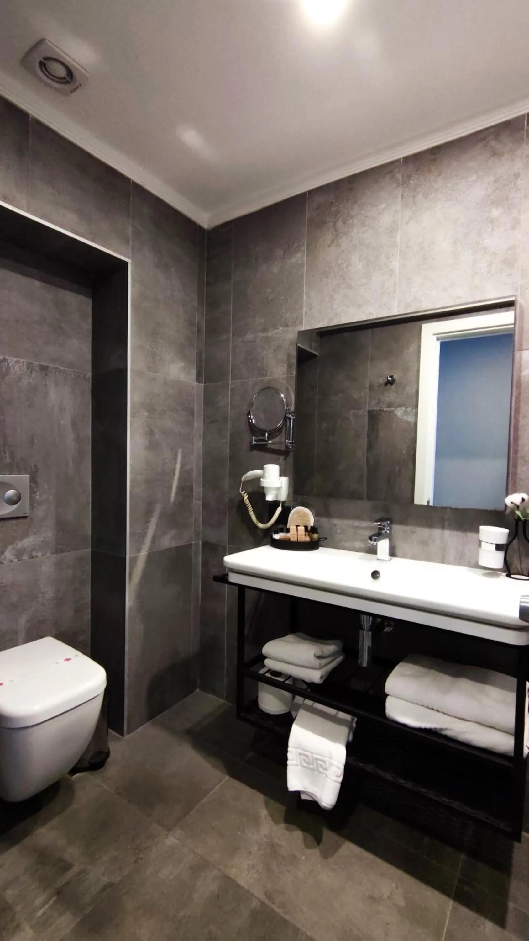 Toilet in Skopea Inn Exclusive Hotel