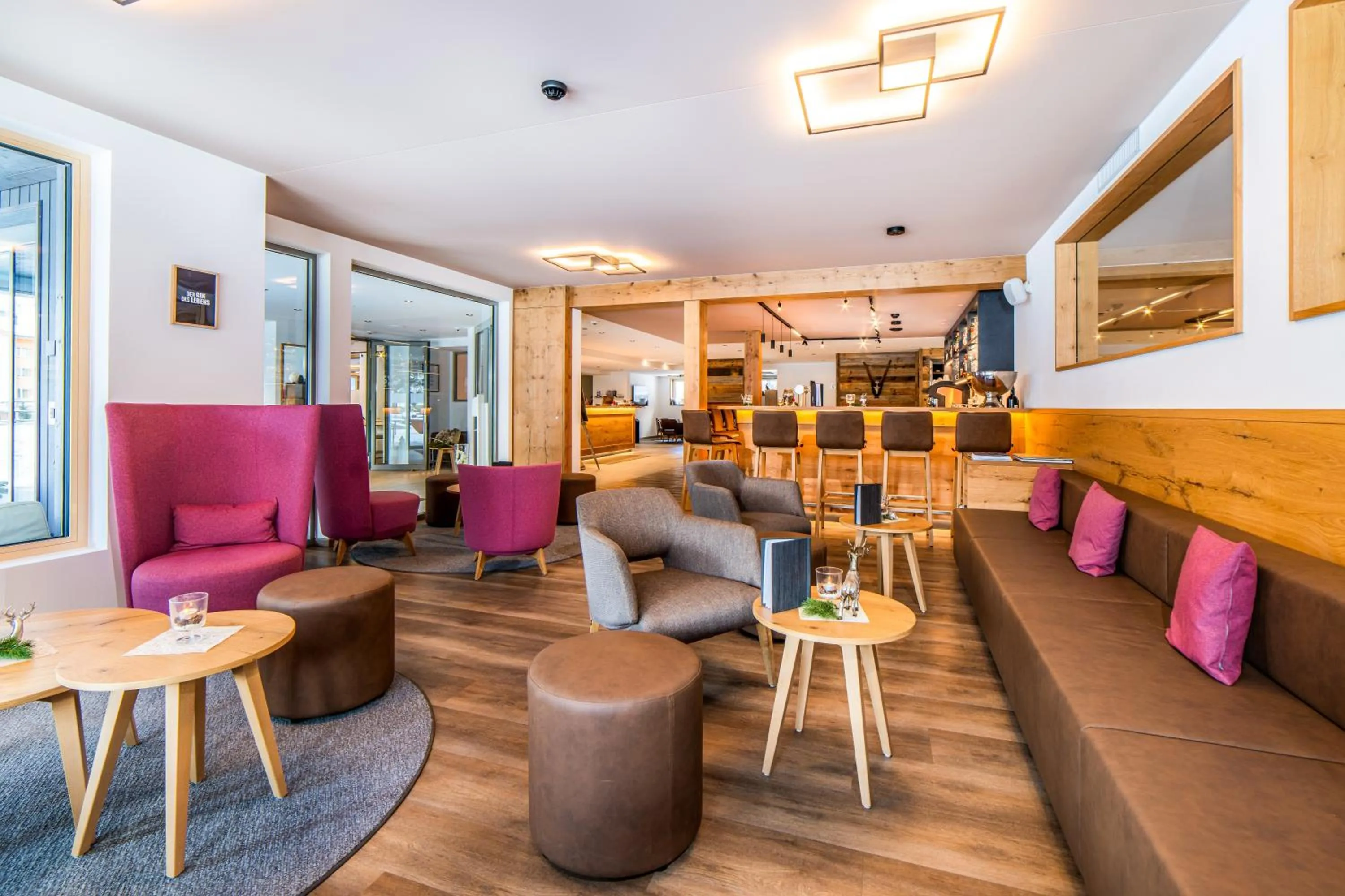 Lounge or bar in Hotel Kristall-Saphir Superior