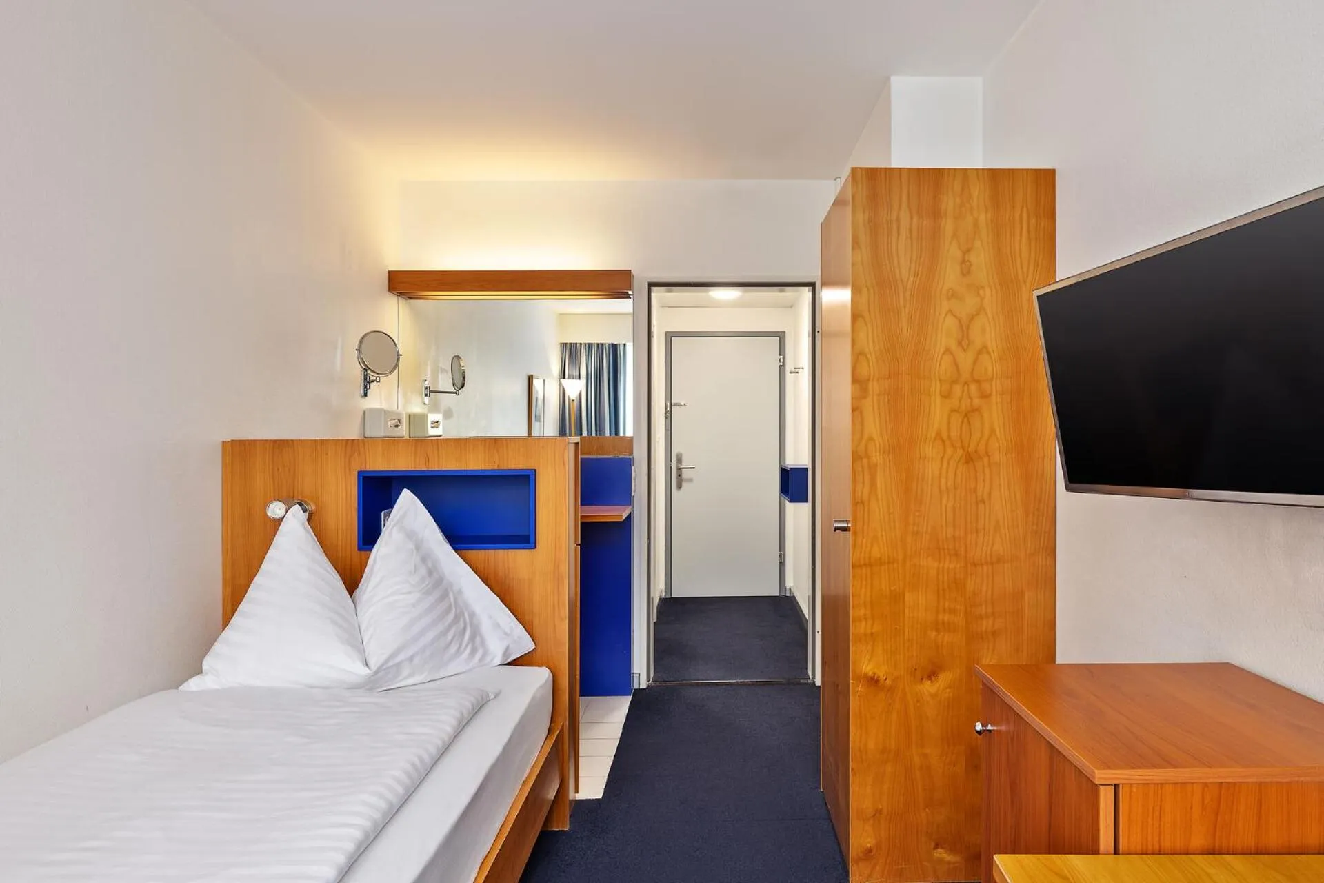 Photo of the whole room, Bed in Merian am Rhein