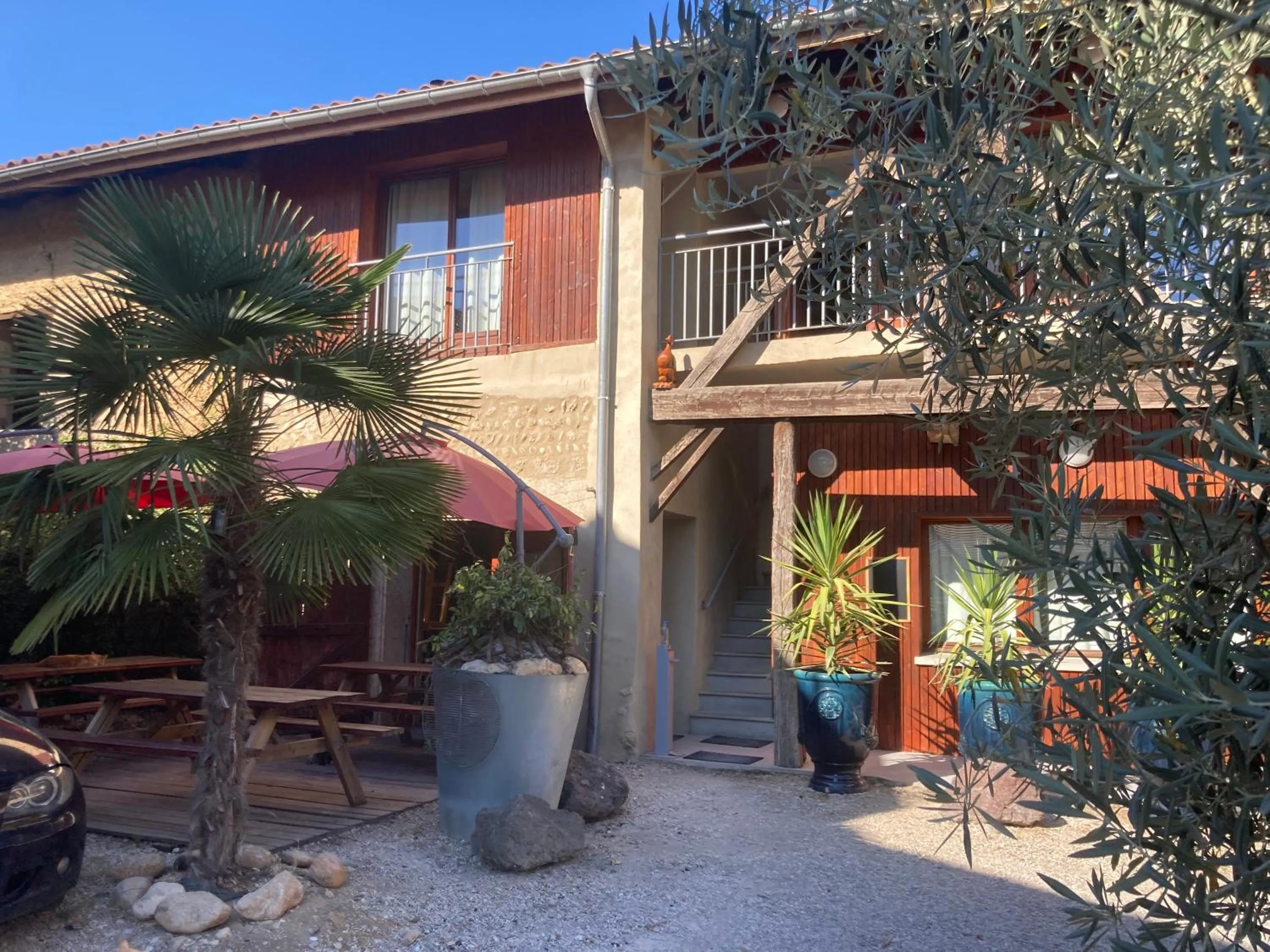 Property building in Chambres d hotes THE RESID