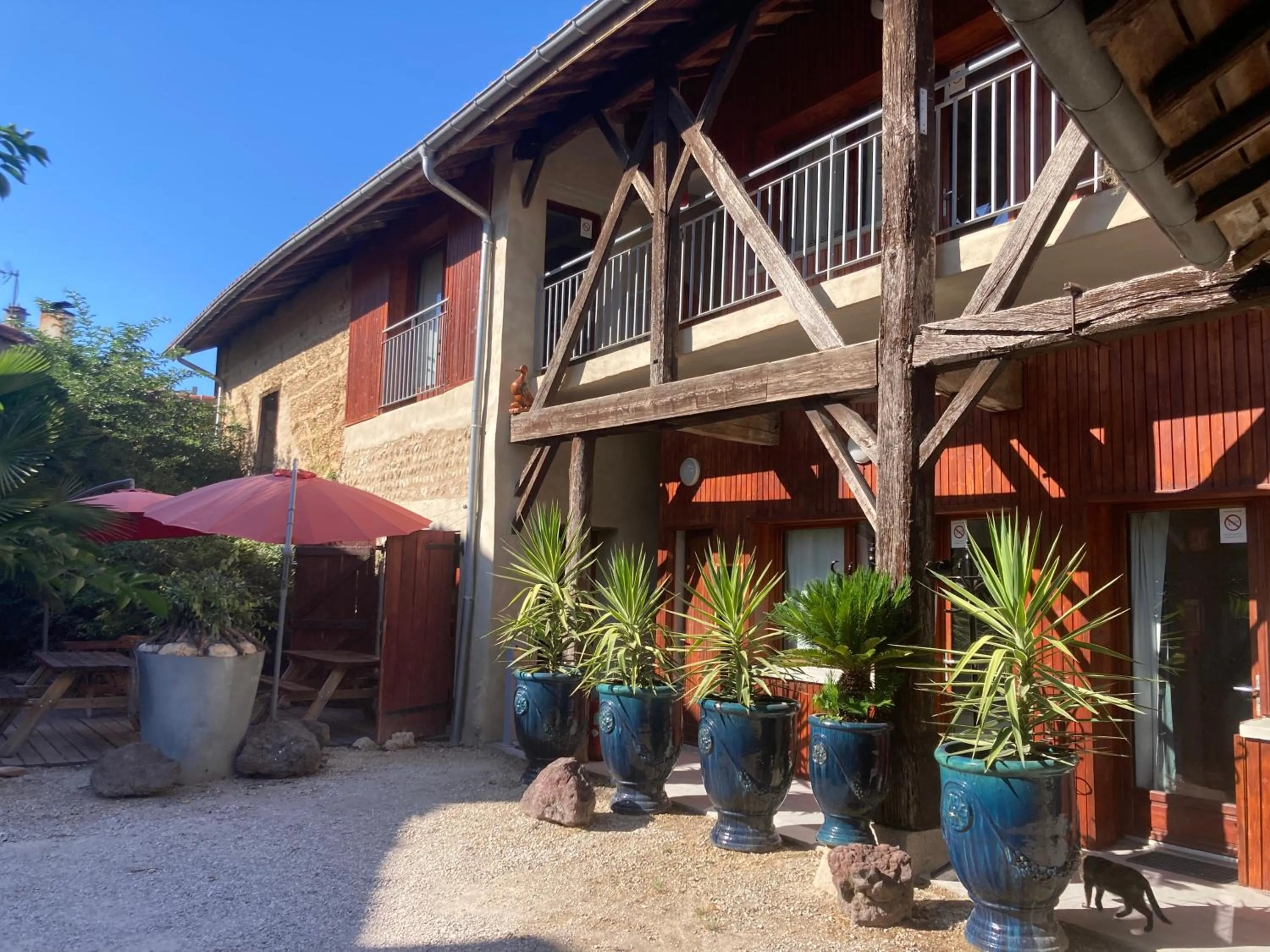 Property building in Chambres d hotes THE RESID