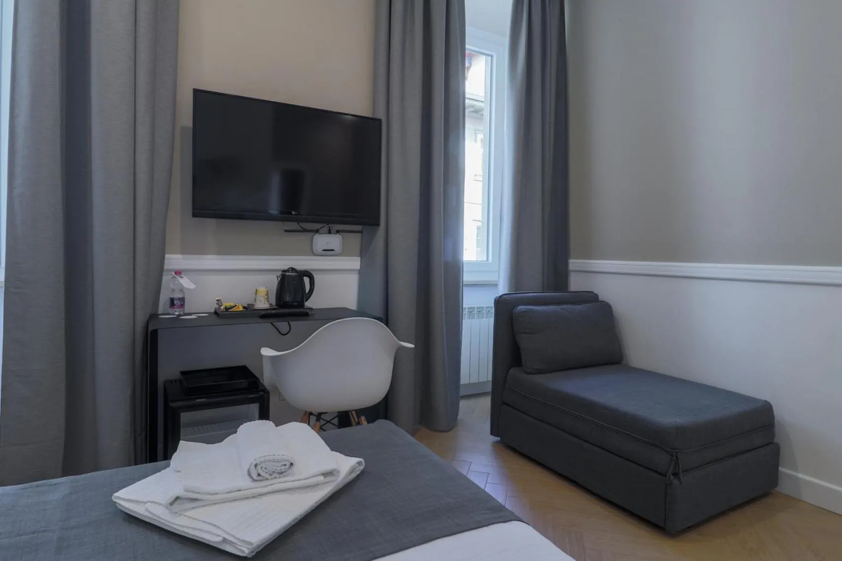 TV and multimedia, Bed in Elisabeth Boutique Rooms