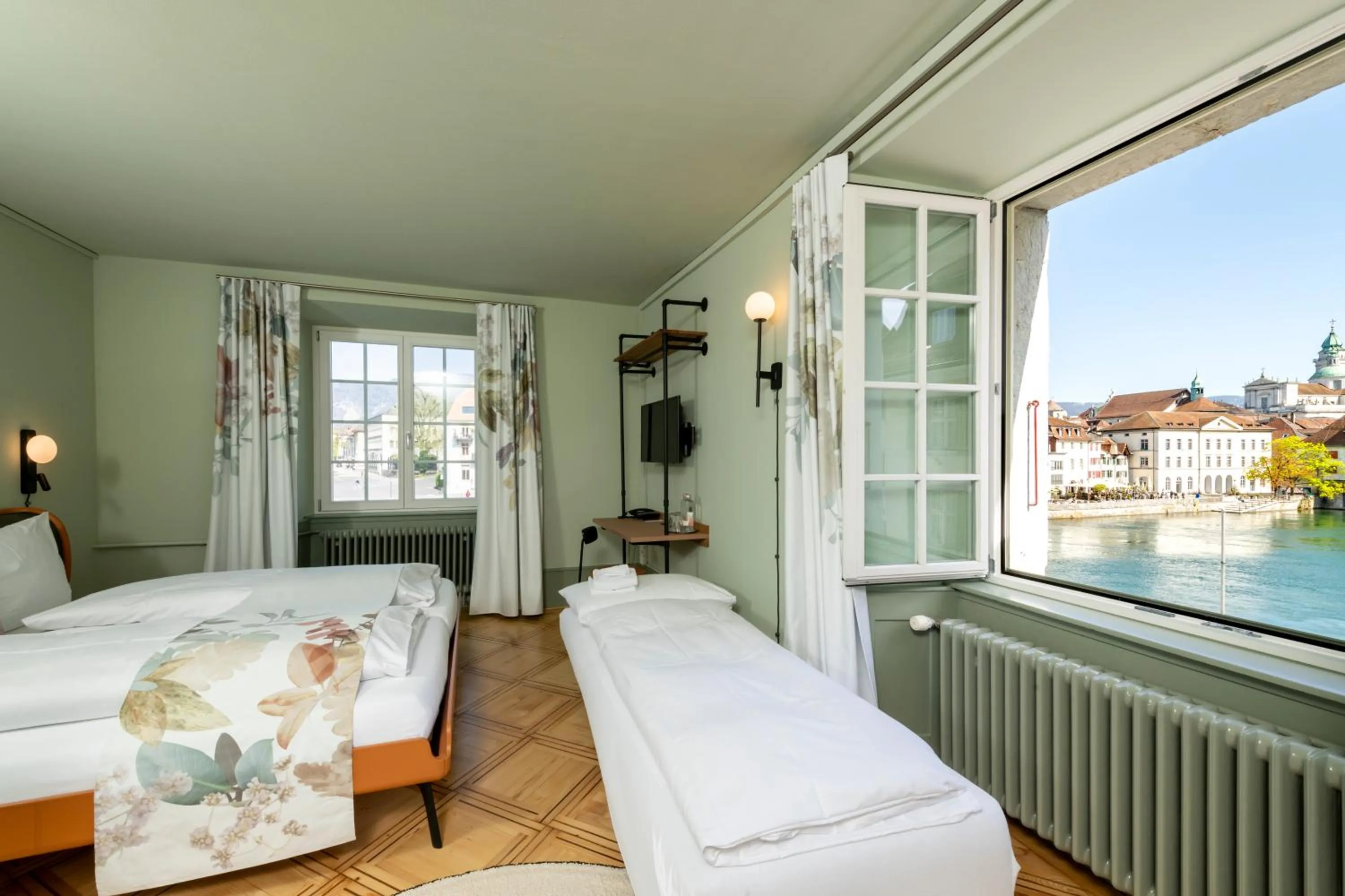 Bed in Hotel an der Aare Swiss Quality