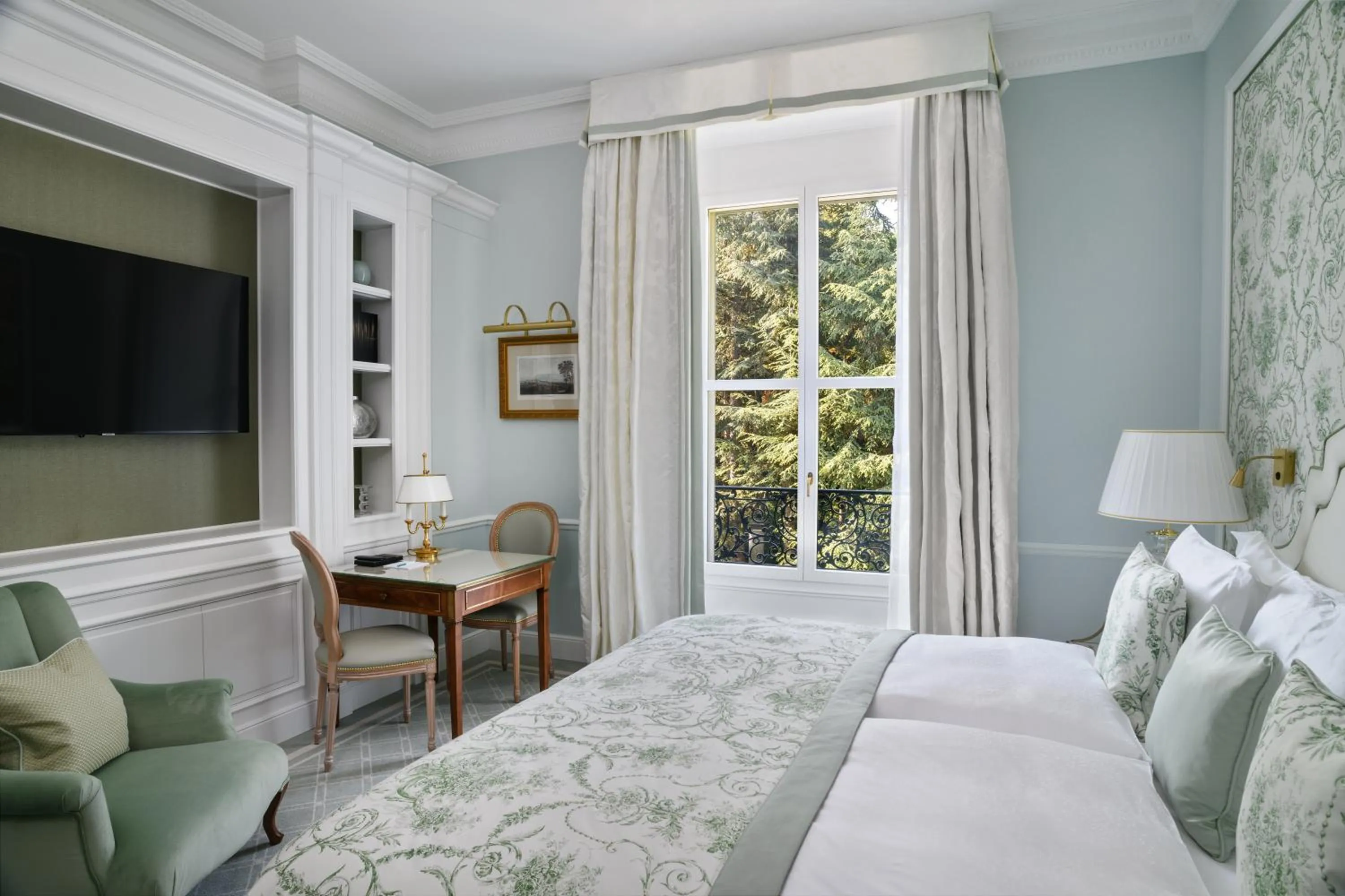 TV and multimedia, Bed in Beau-Rivage Palace