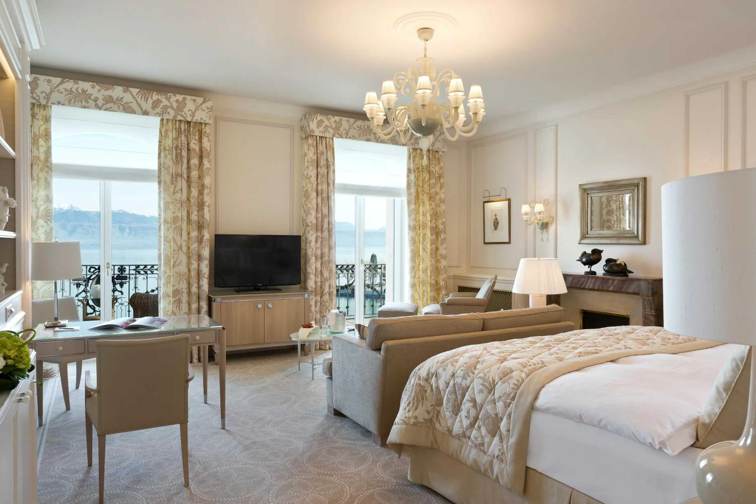 Bedroom, Bed in Beau-Rivage Palace