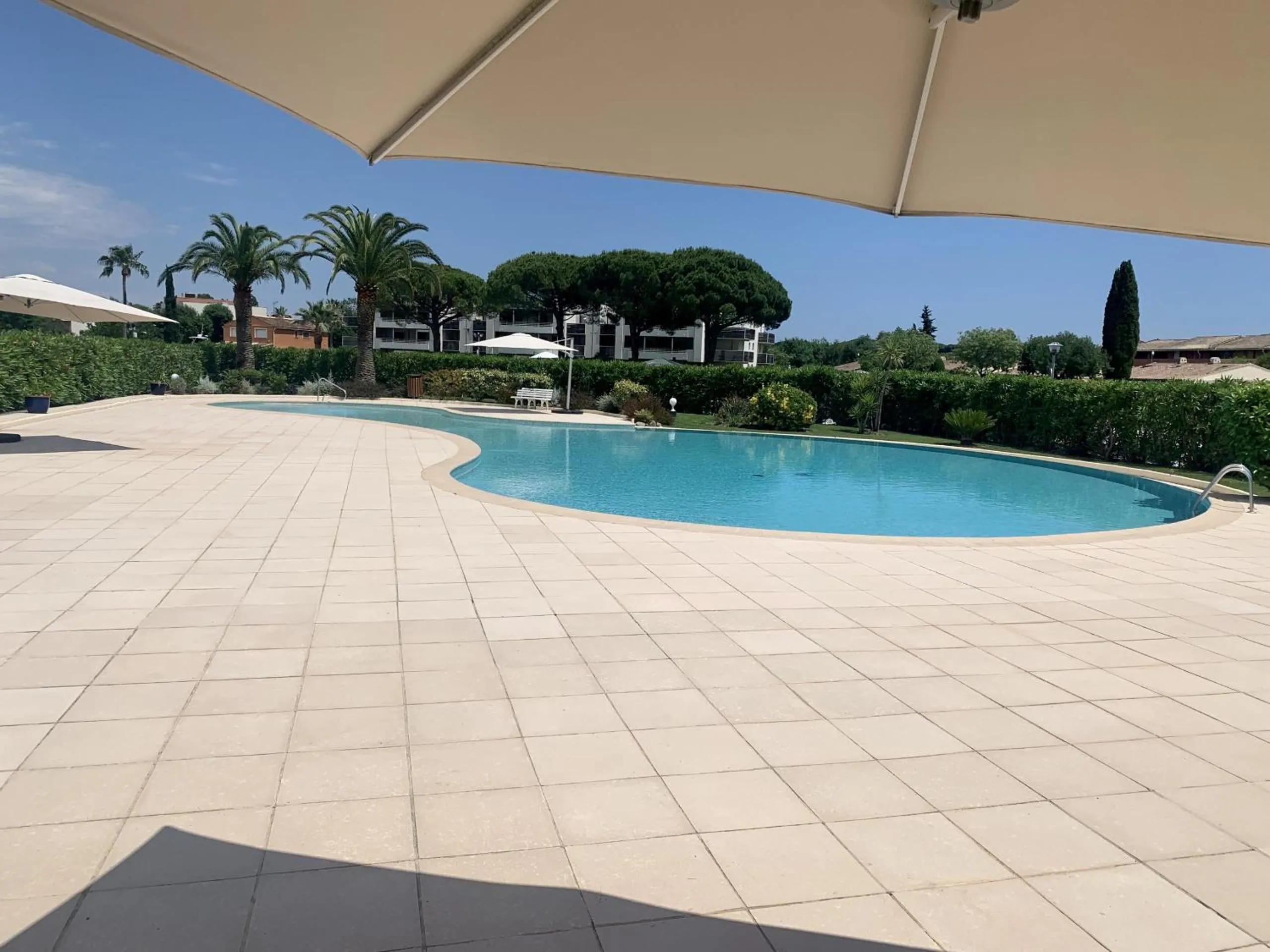 Pool view in Studio moderne - Port de Mandelieu - Proche Mer