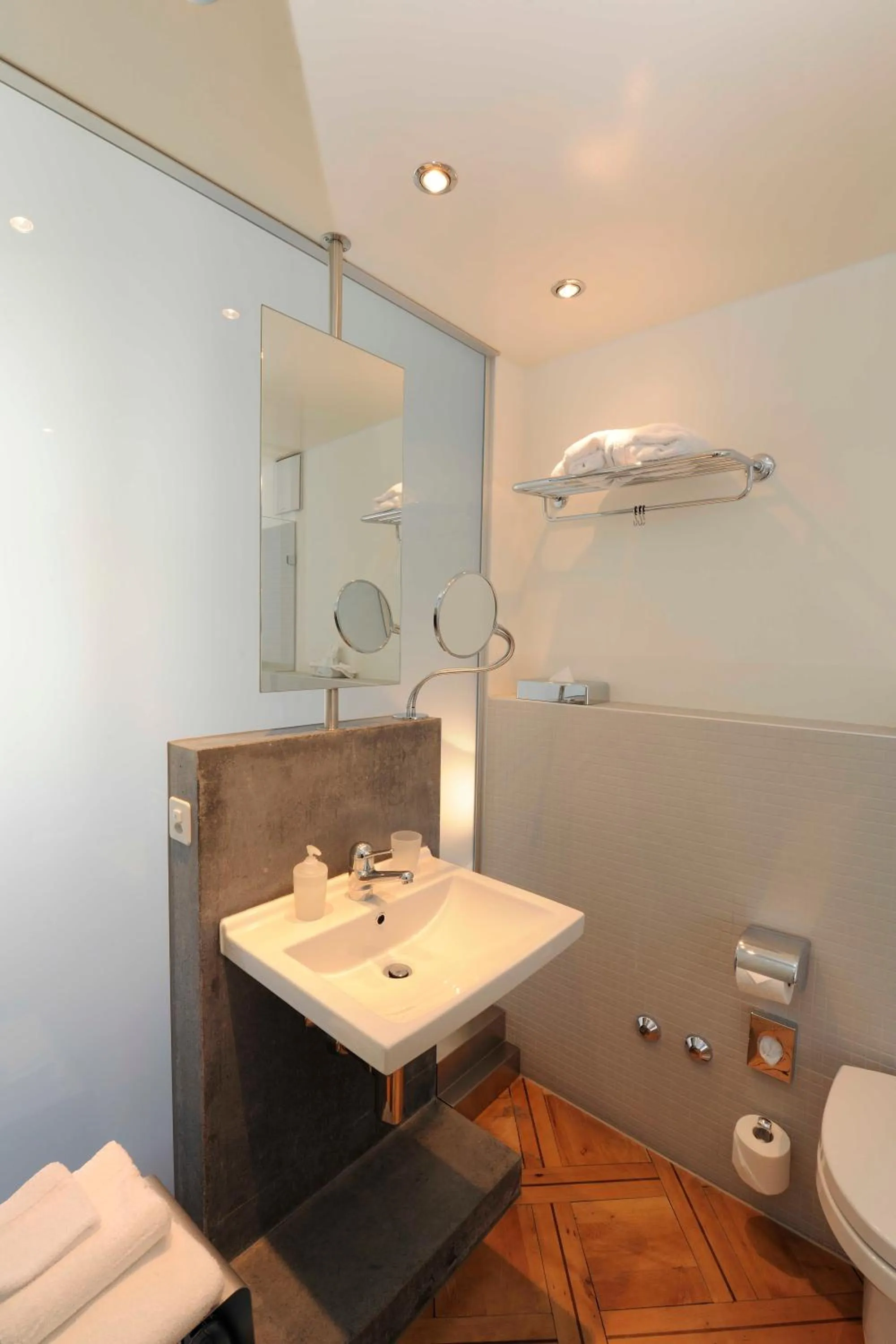 Toilet in Alma Hotel - Boutique hideaway by the lake with rooftop and ladies-only wellness