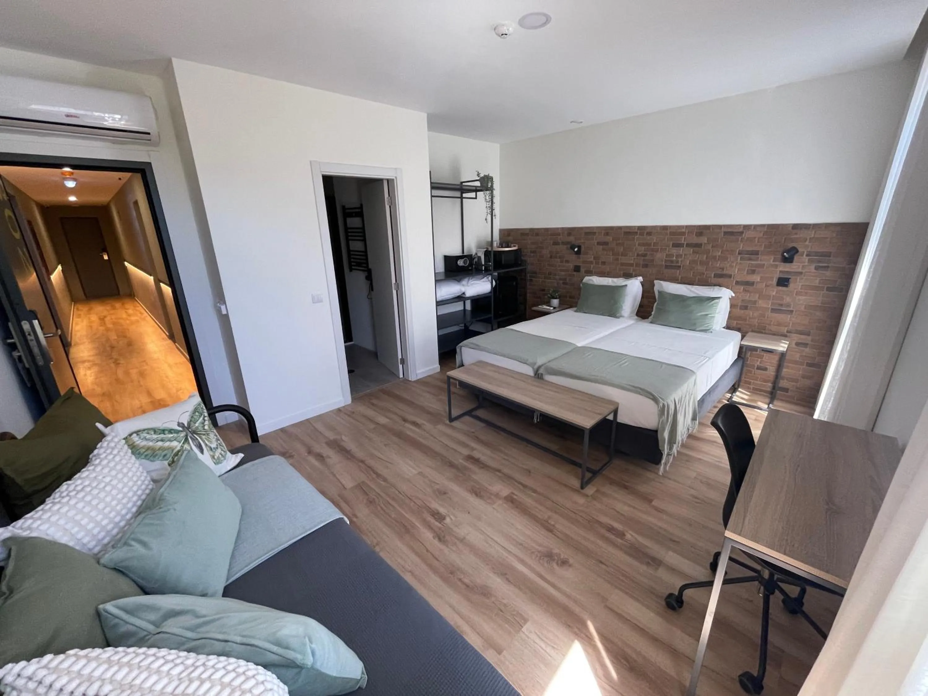 Bedroom, Bed in Hotel Portucalense