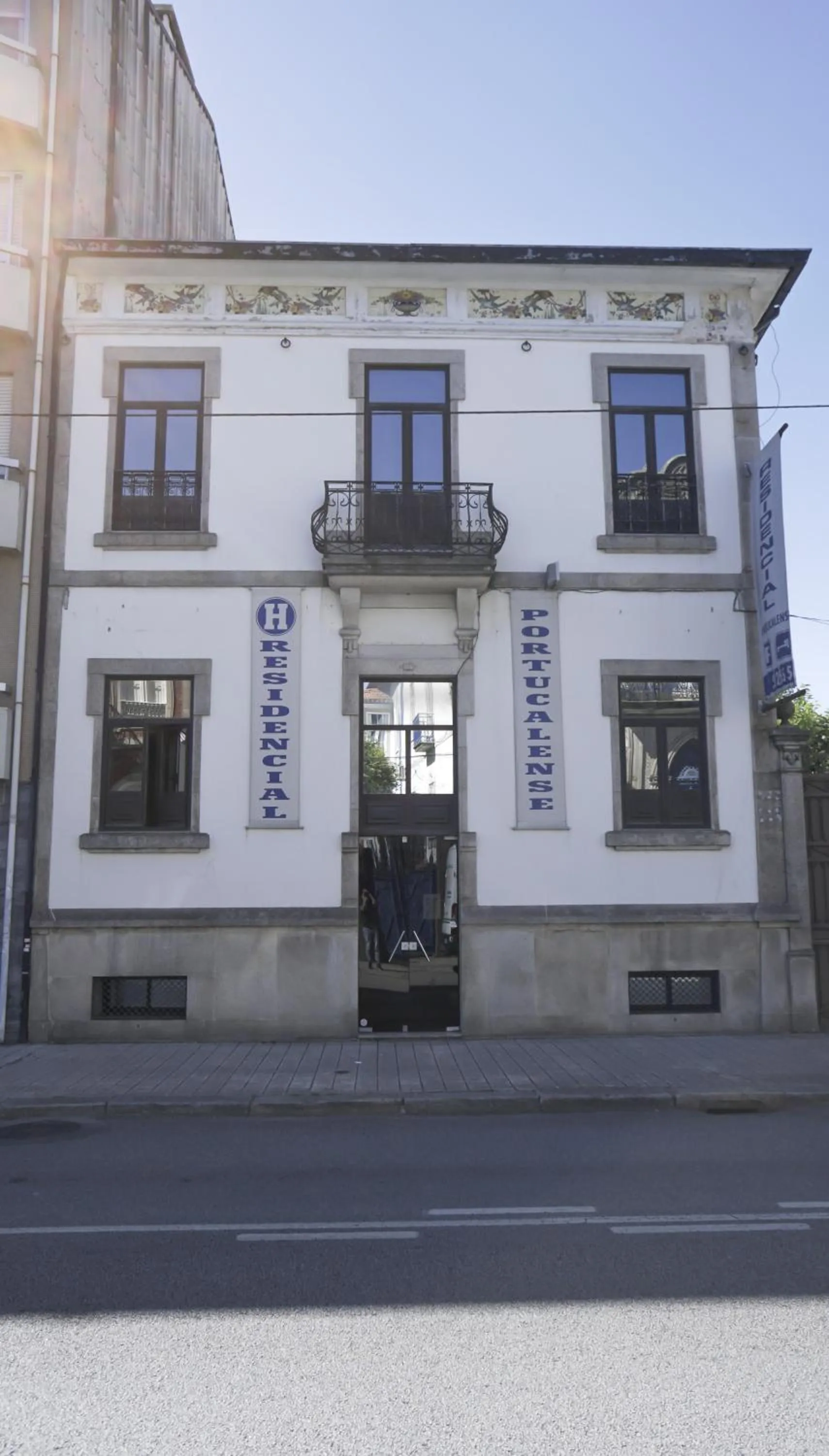 Facade/entrance in Hotel Portucalense