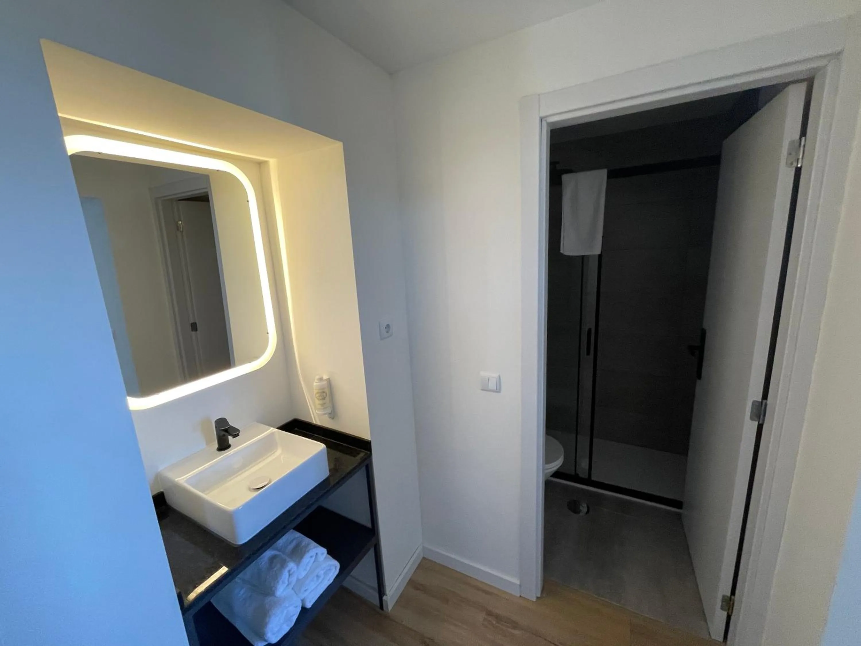 Bathroom in Hotel Portucalense