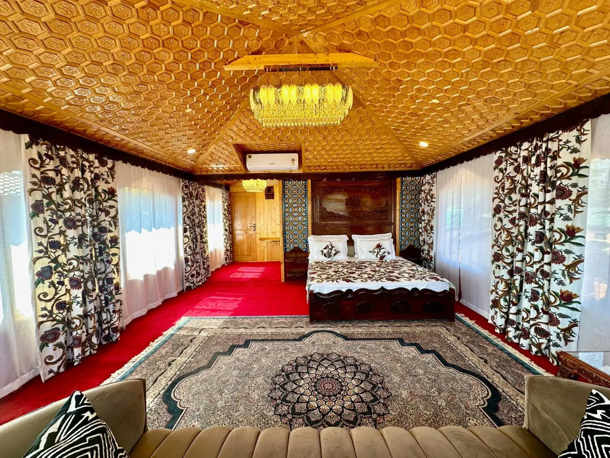 Double Room with Lake View in New Jacquline Heritage Houseboats Double Room with Lake View in New Jacquline Heritage Houseboats