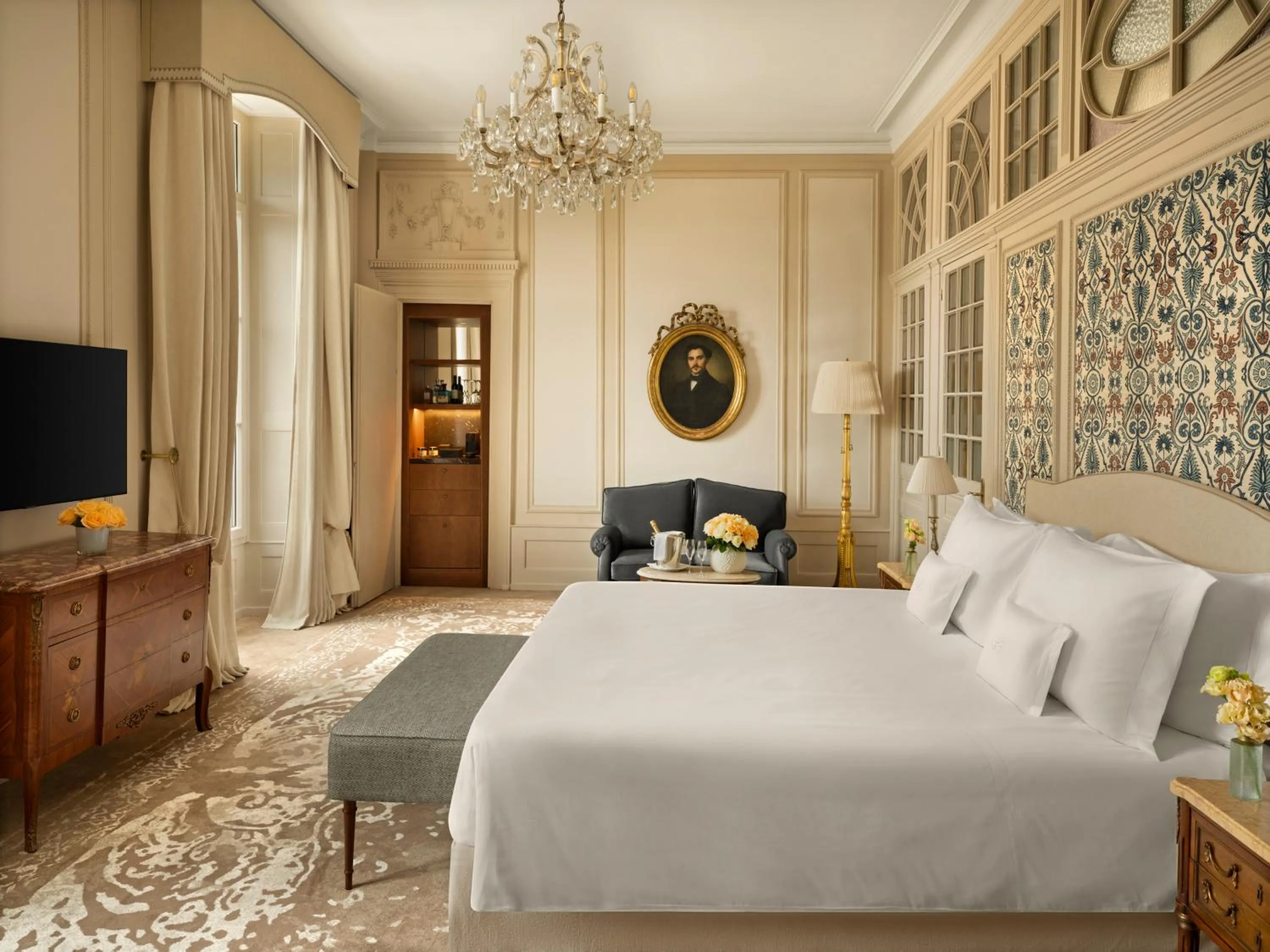 Bedroom, Bed in Beau-Rivage Genève