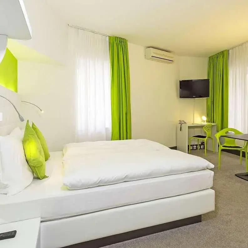 Deluxe King Room in Hotel City Inn Basel Deluxe King Room in Hotel City Inn Basel