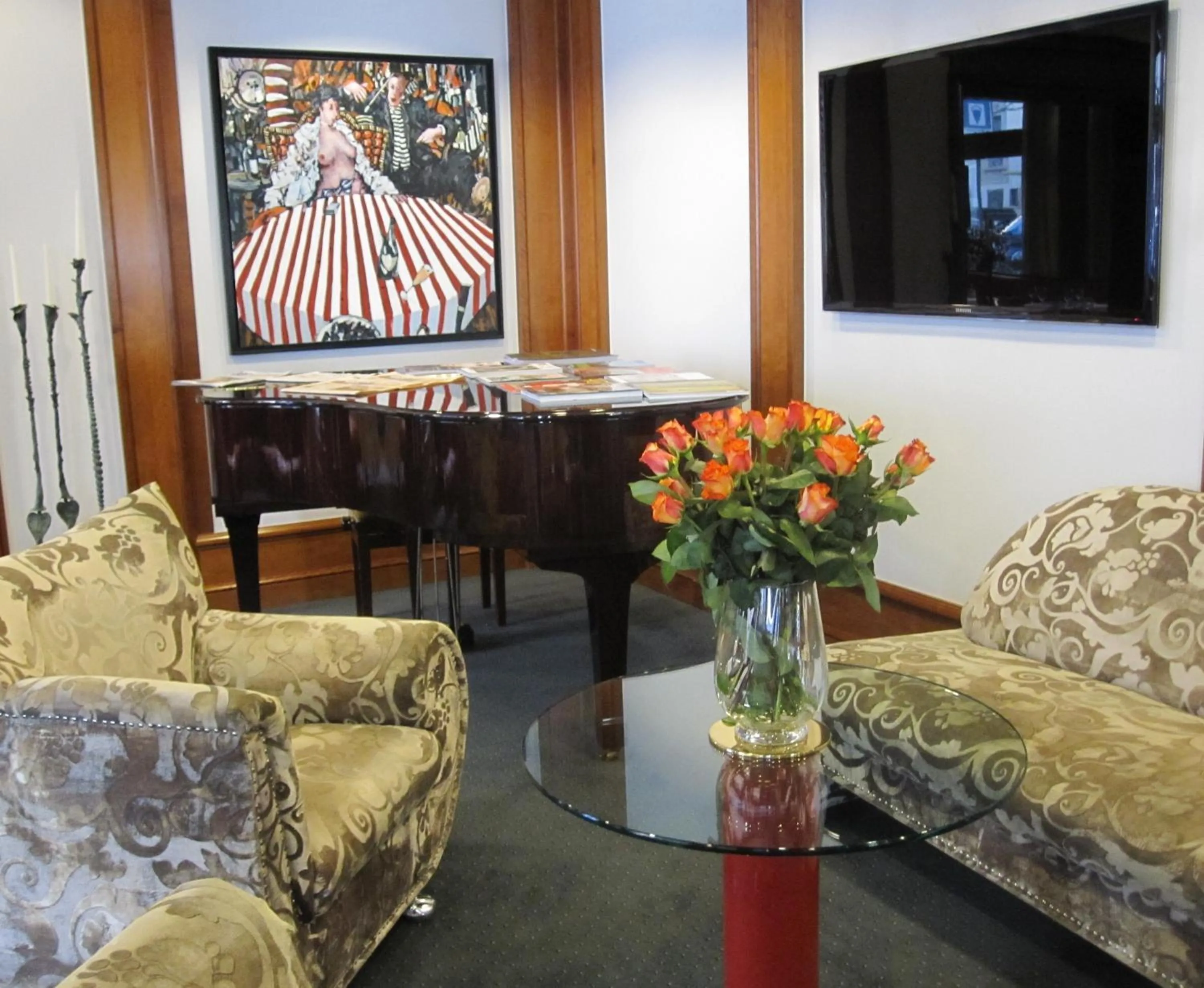 Lobby or reception in The New Midi