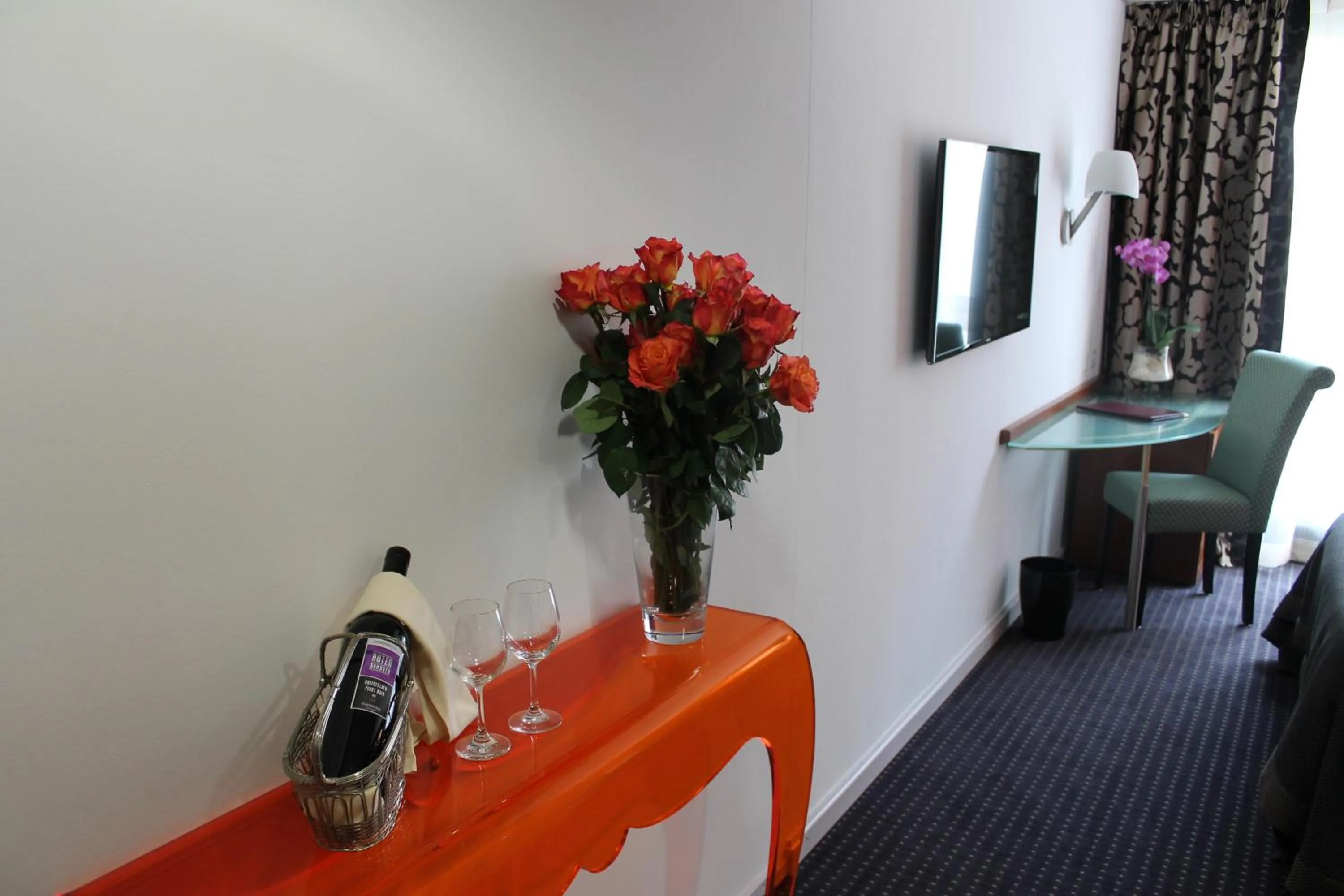 TV and multimedia in The New Midi