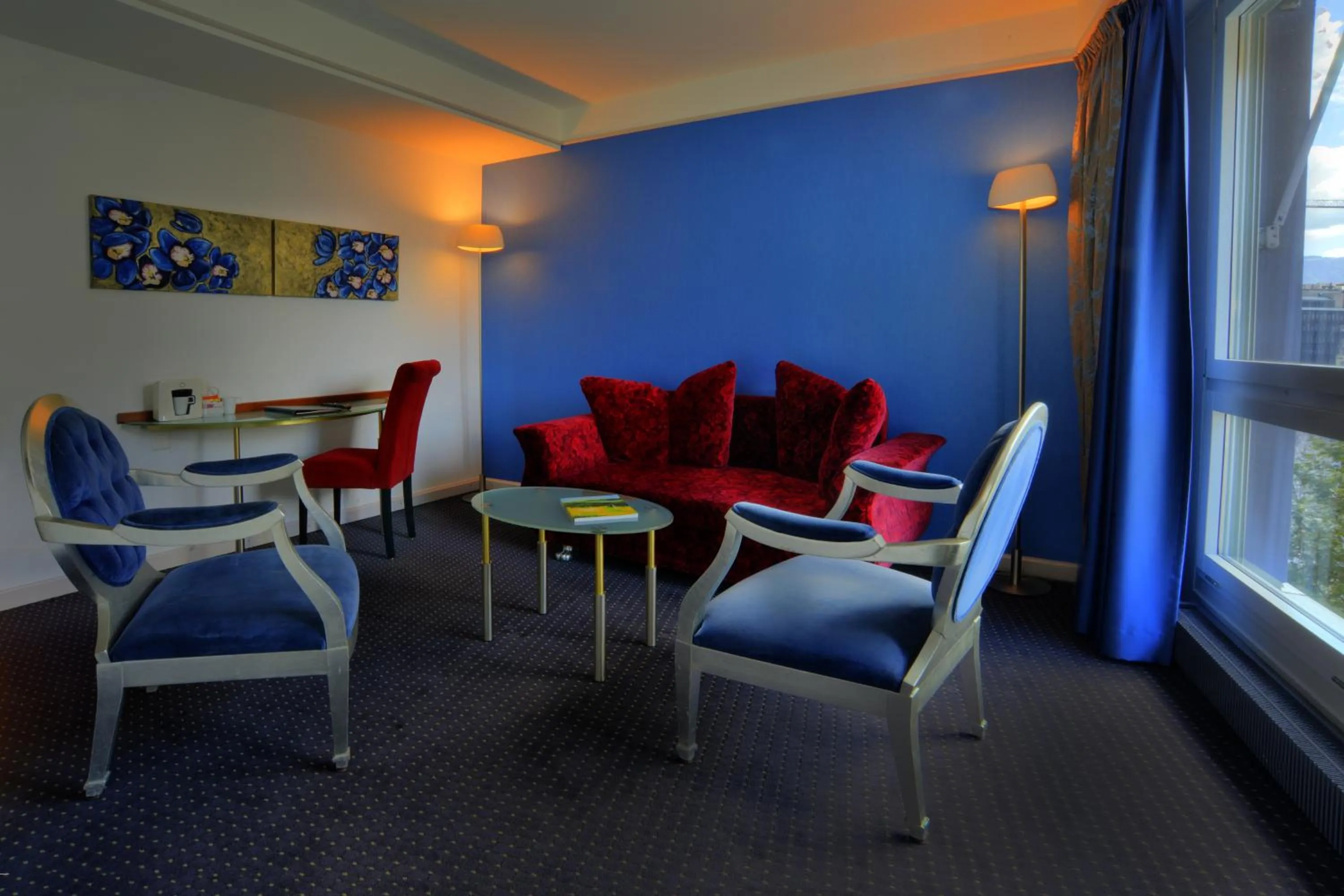 Lobby or reception in The New Midi