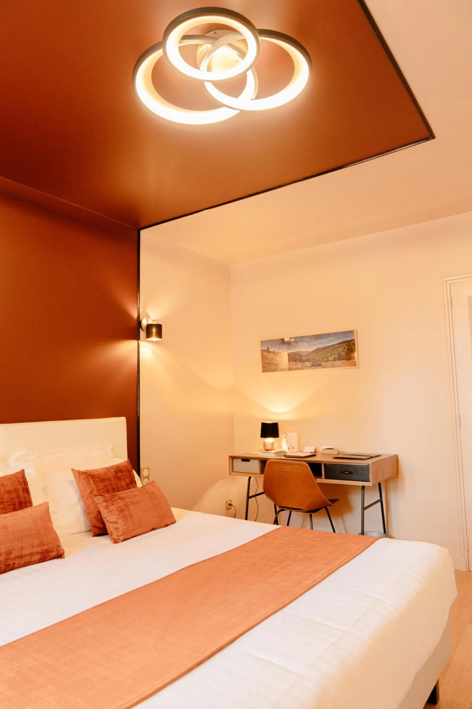 Bed in Demeures & Châteaux Auberge de la Tour - Hôtel & Restaurants - Marcolès Auvergne