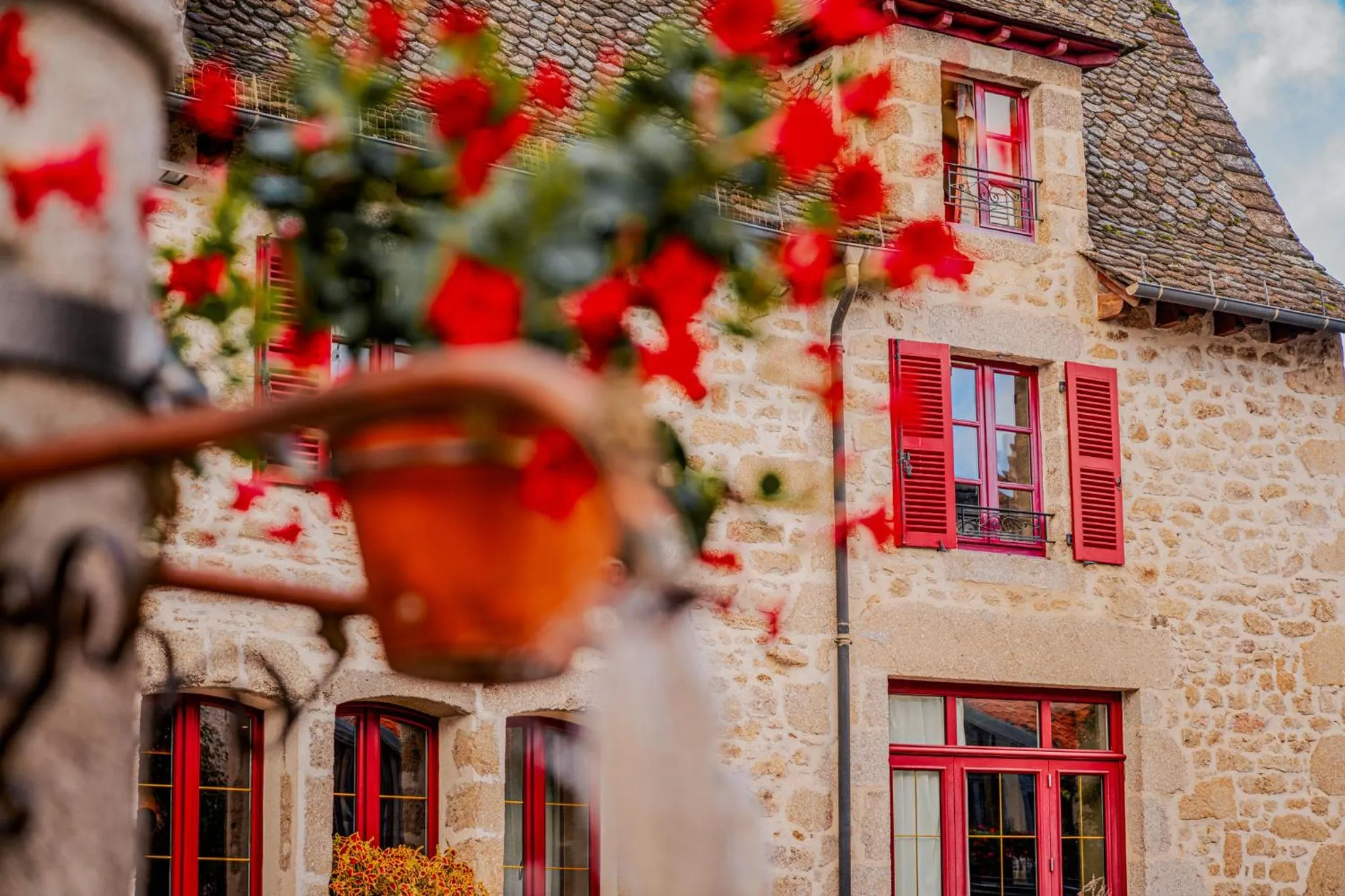 Property building in Demeures & Châteaux Auberge de la Tour - Hôtel & Restaurants - Marcolès Auvergne