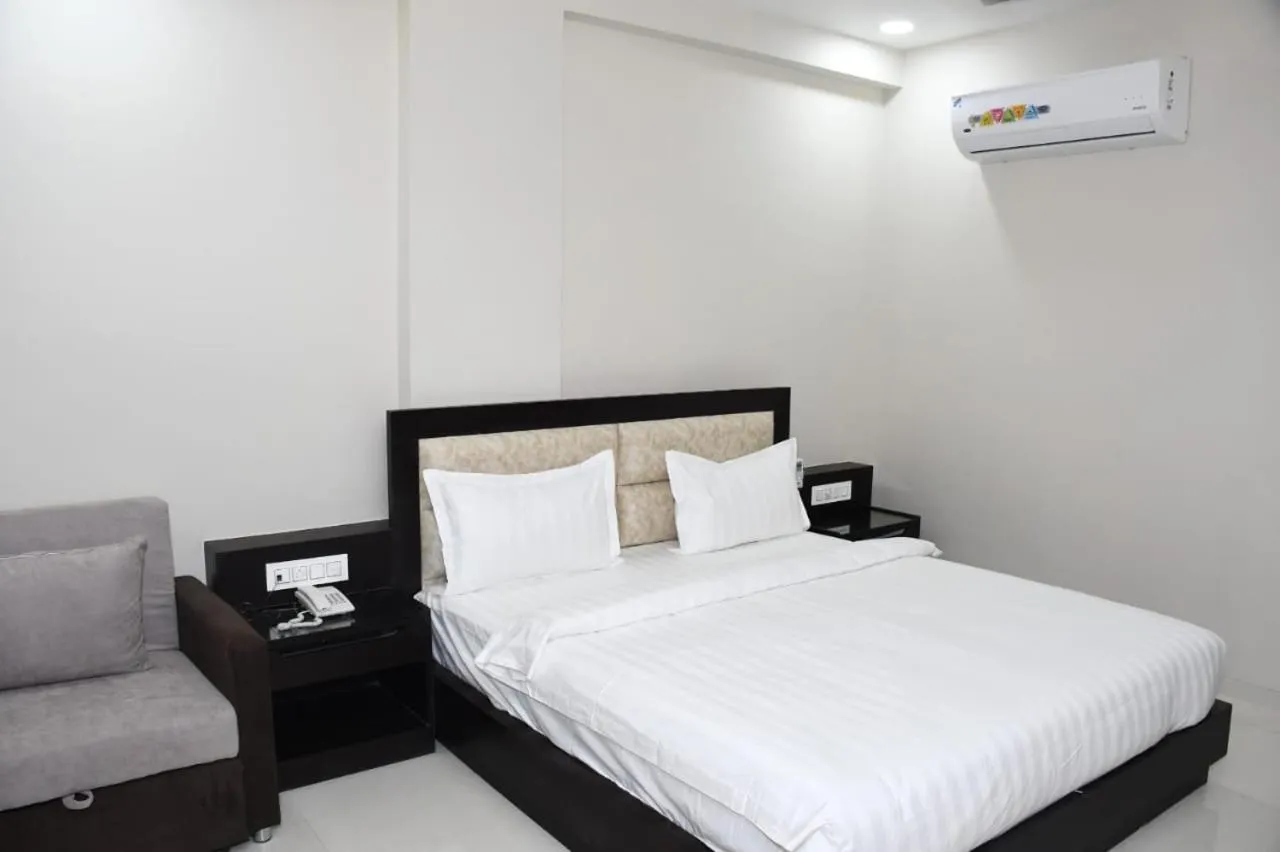 Restaurant/places to eat, Bed in The Aanandam Hotel Resort