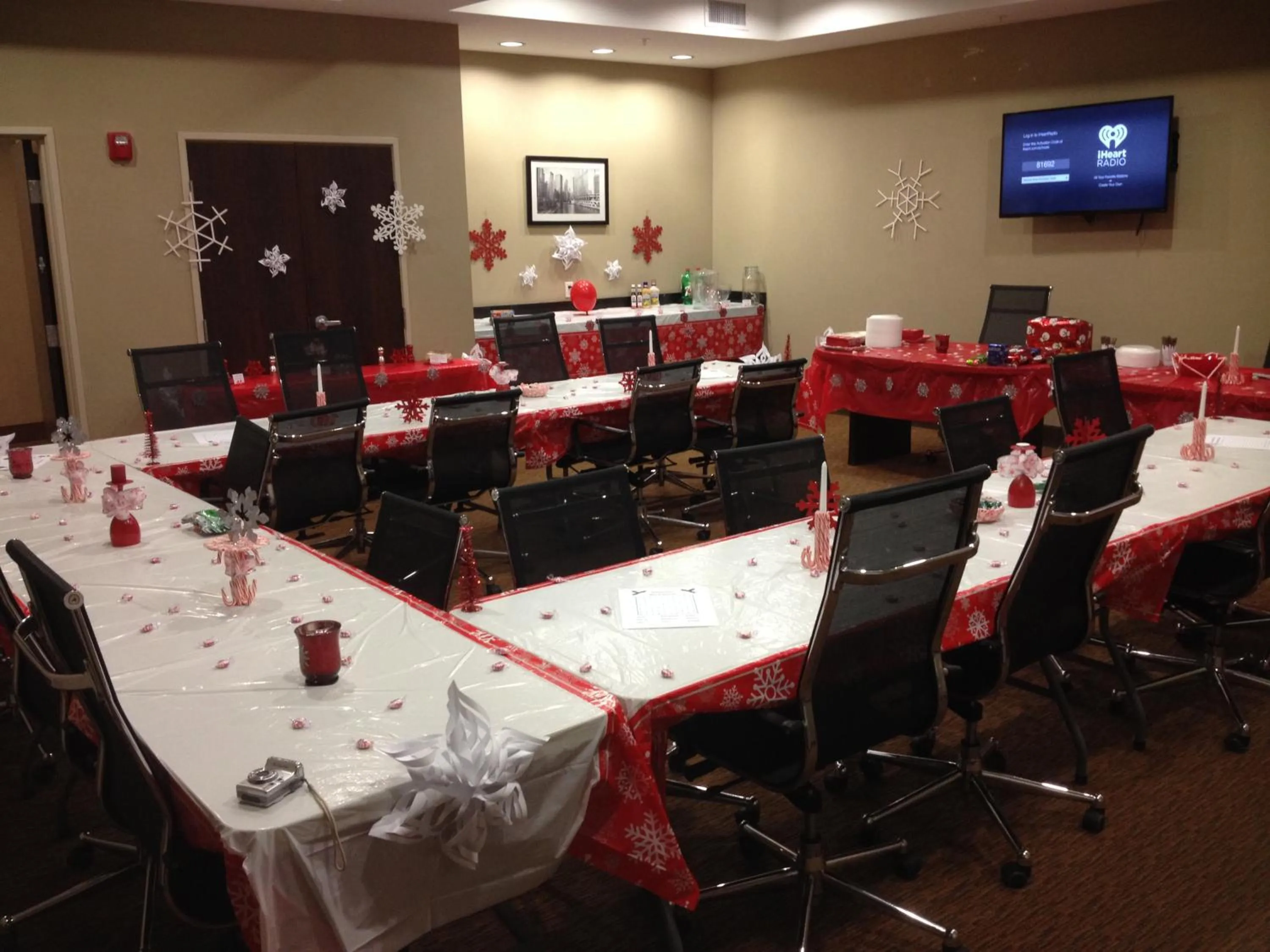Communal lounge/ TV room in Sleep Inn & Suites Elk City Route 66