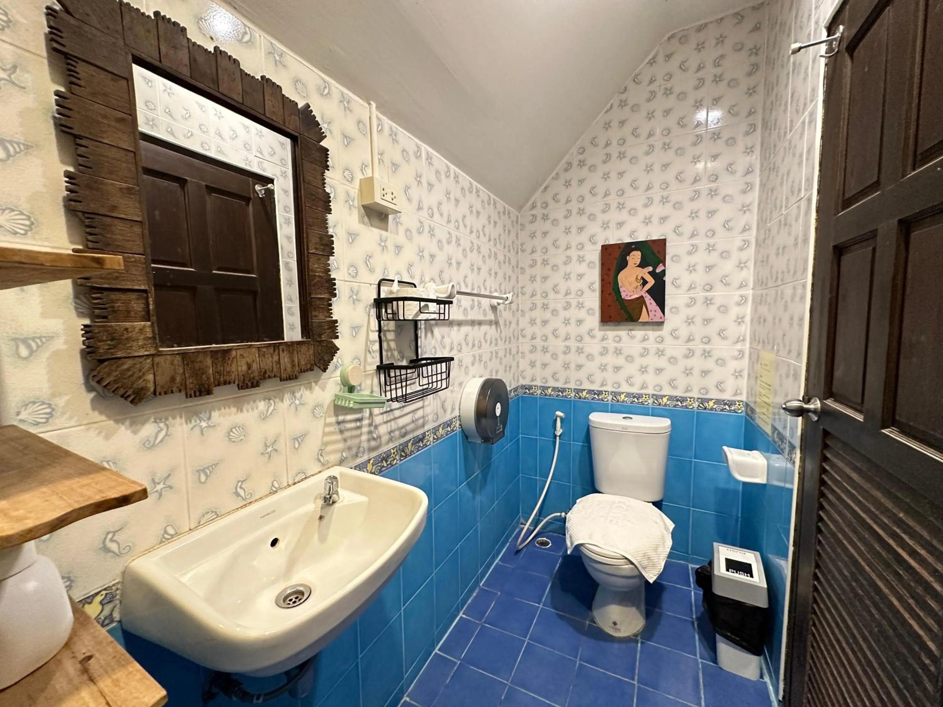 Toilet in Dream Garden Villa Hotel Night Bazaar ChiangMai