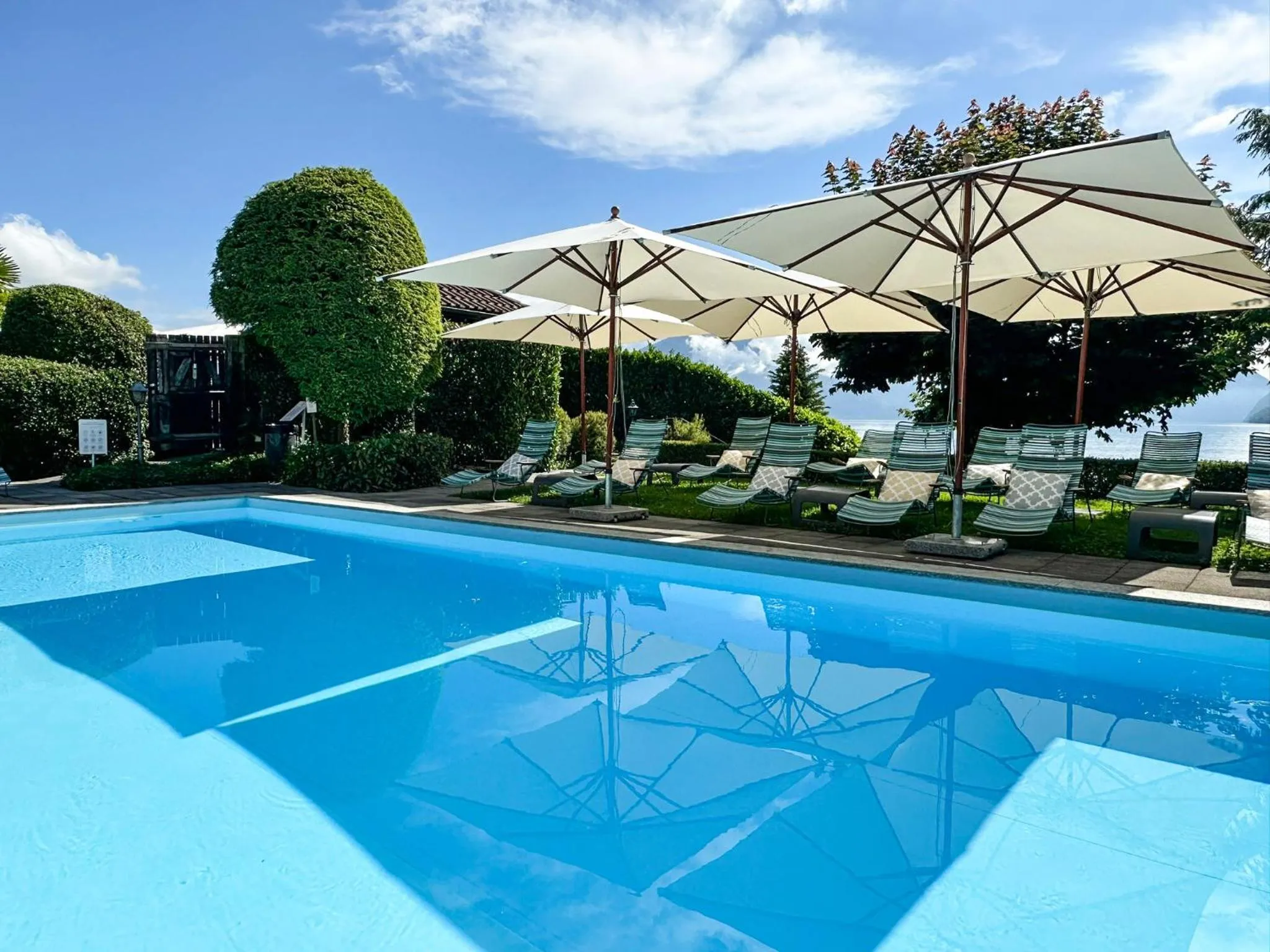 Swimming pool in Seehotel Kastanienbaum