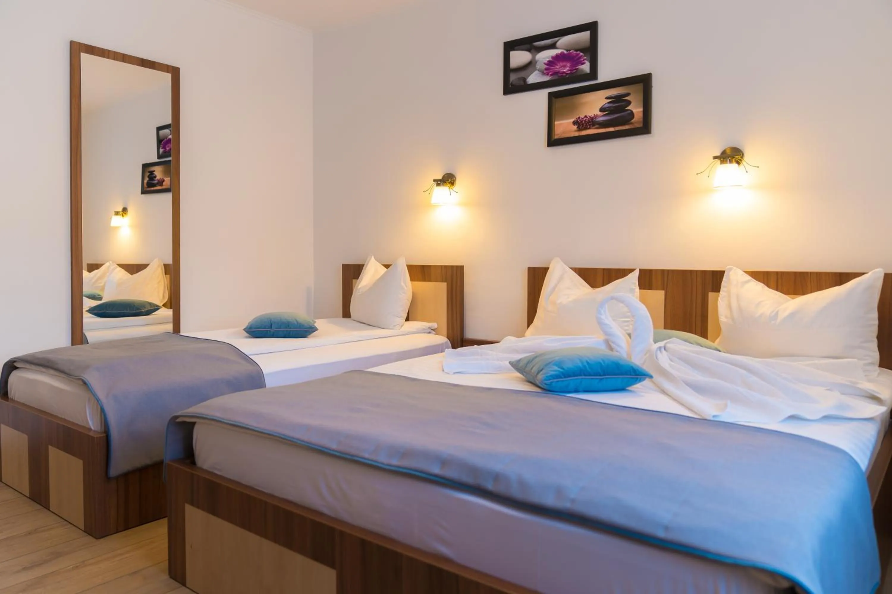 Bed in Pensiunea Transilvania