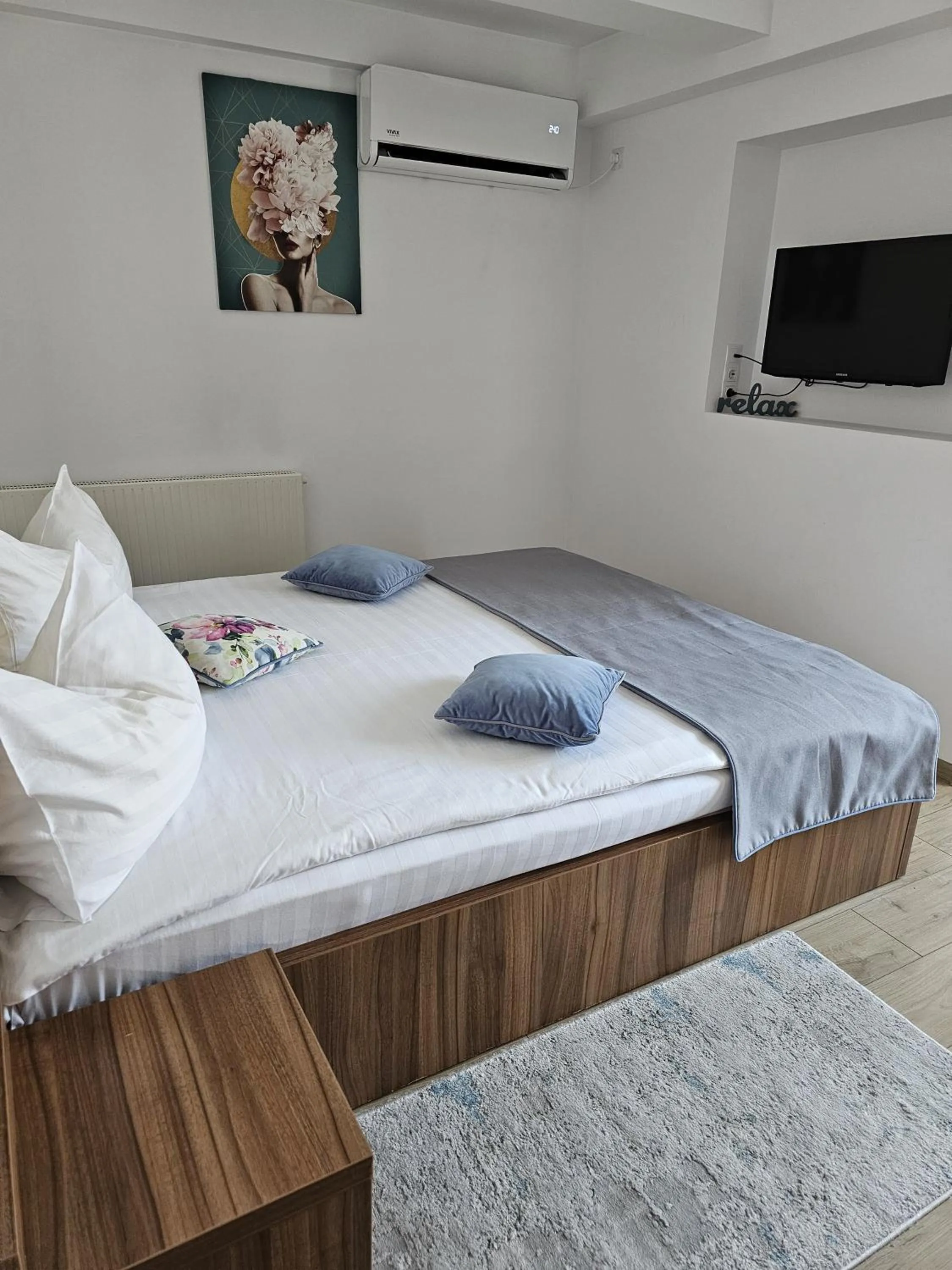 Bed in Pensiunea Transilvania