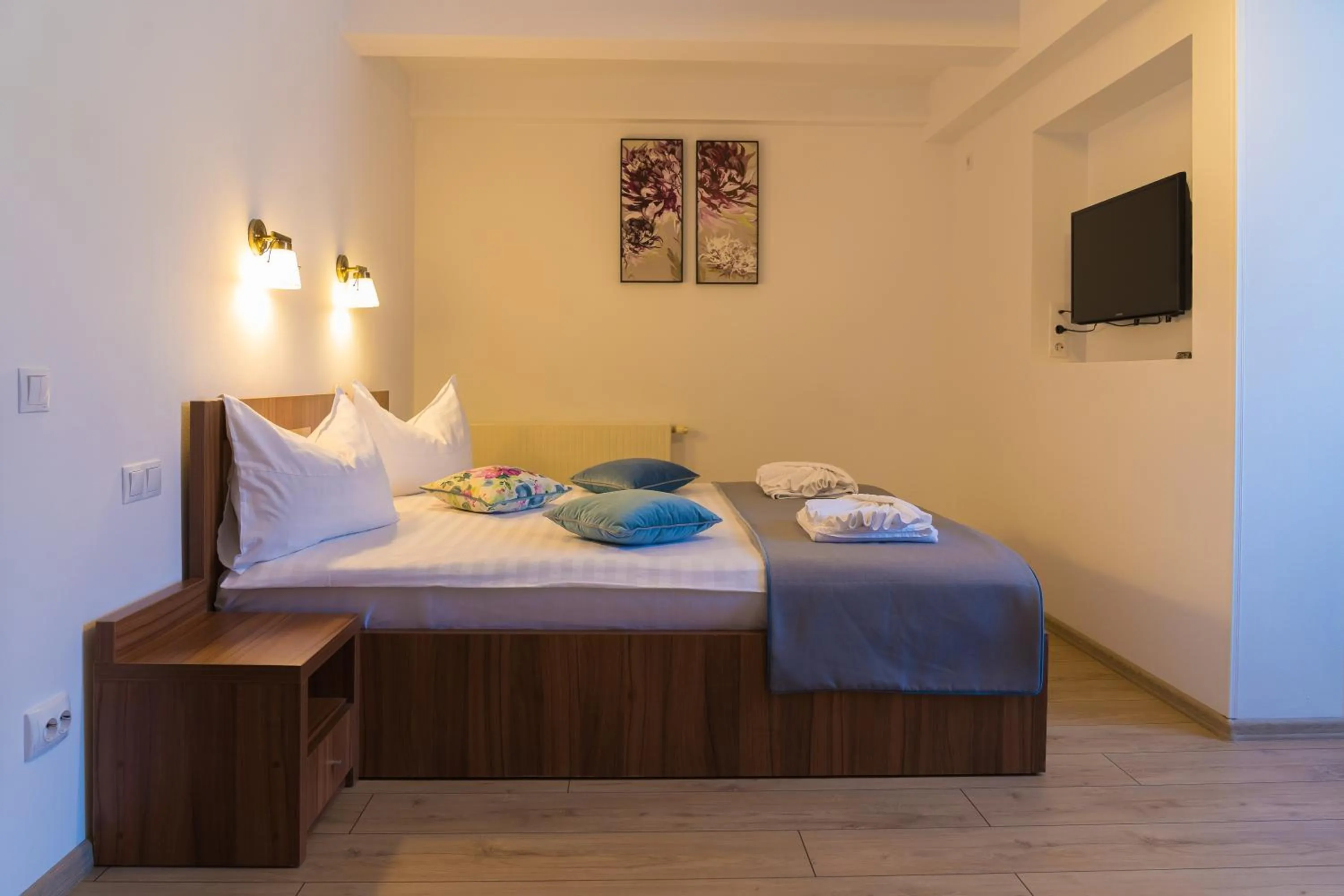 Bed in Pensiunea Transilvania