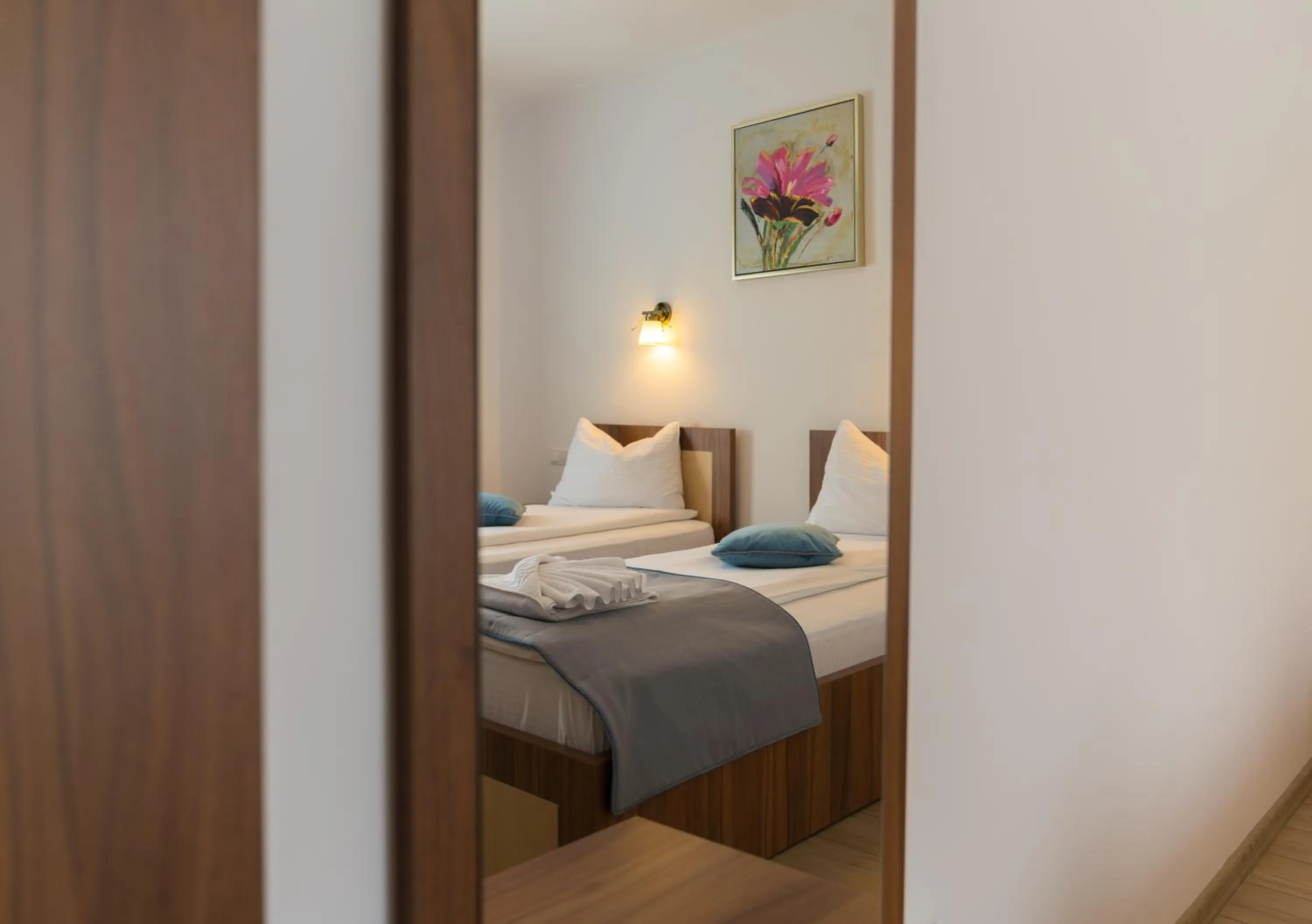 Bed in Pensiunea Transilvania