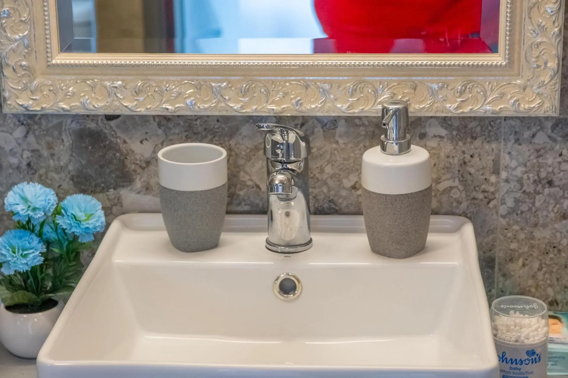 Serenity Luxe Suites