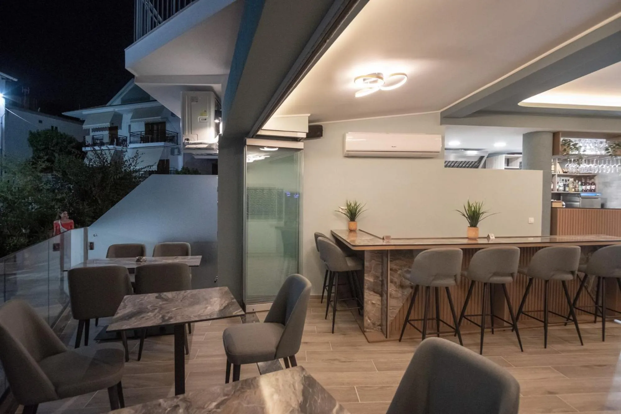 Lounge or bar in Serenity Luxe Suites