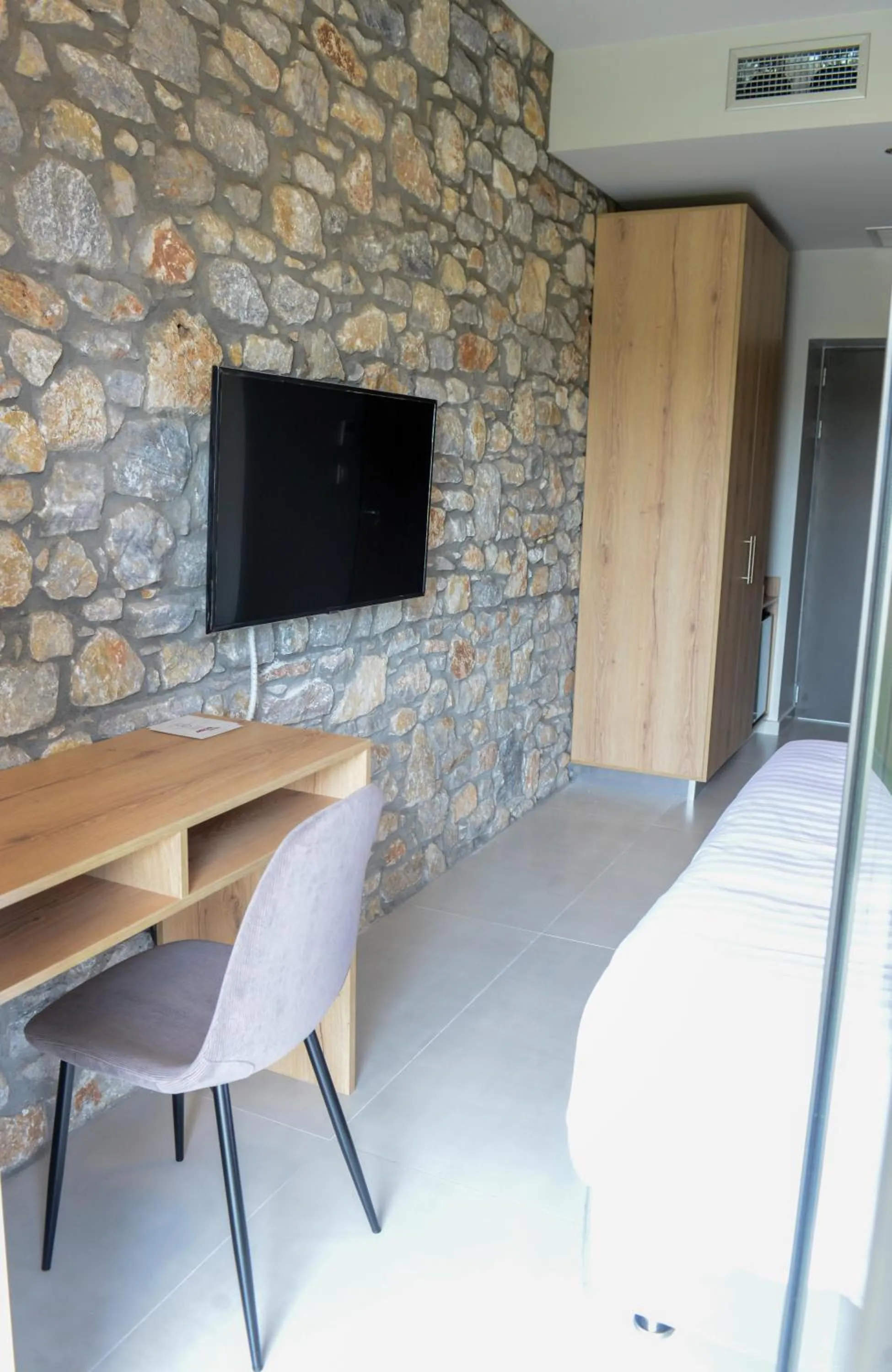 Comfort Suites & Rooms