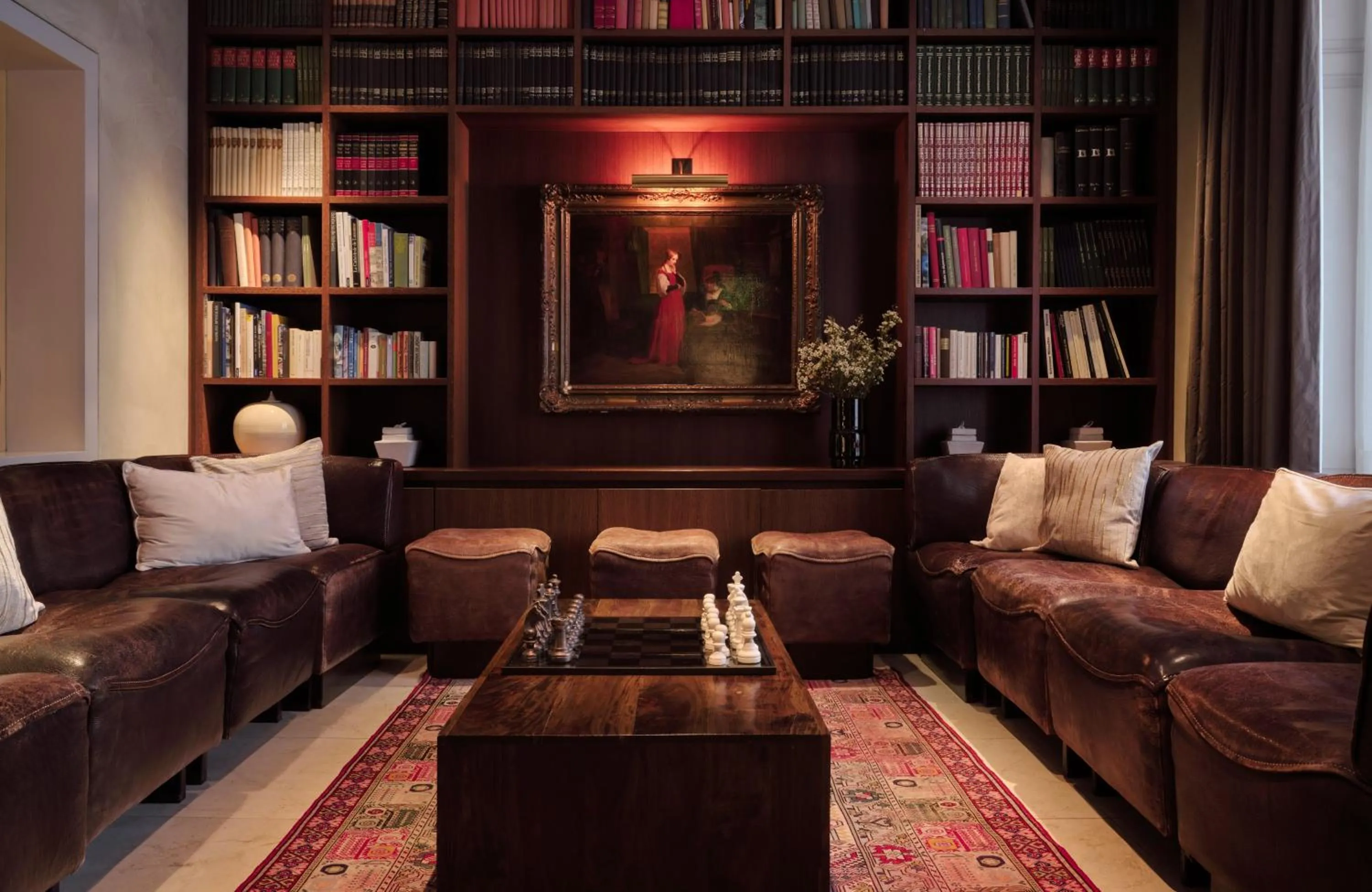 Library in Hotel Alden Splügenschloss Zürich - Leonardo Limited Edition