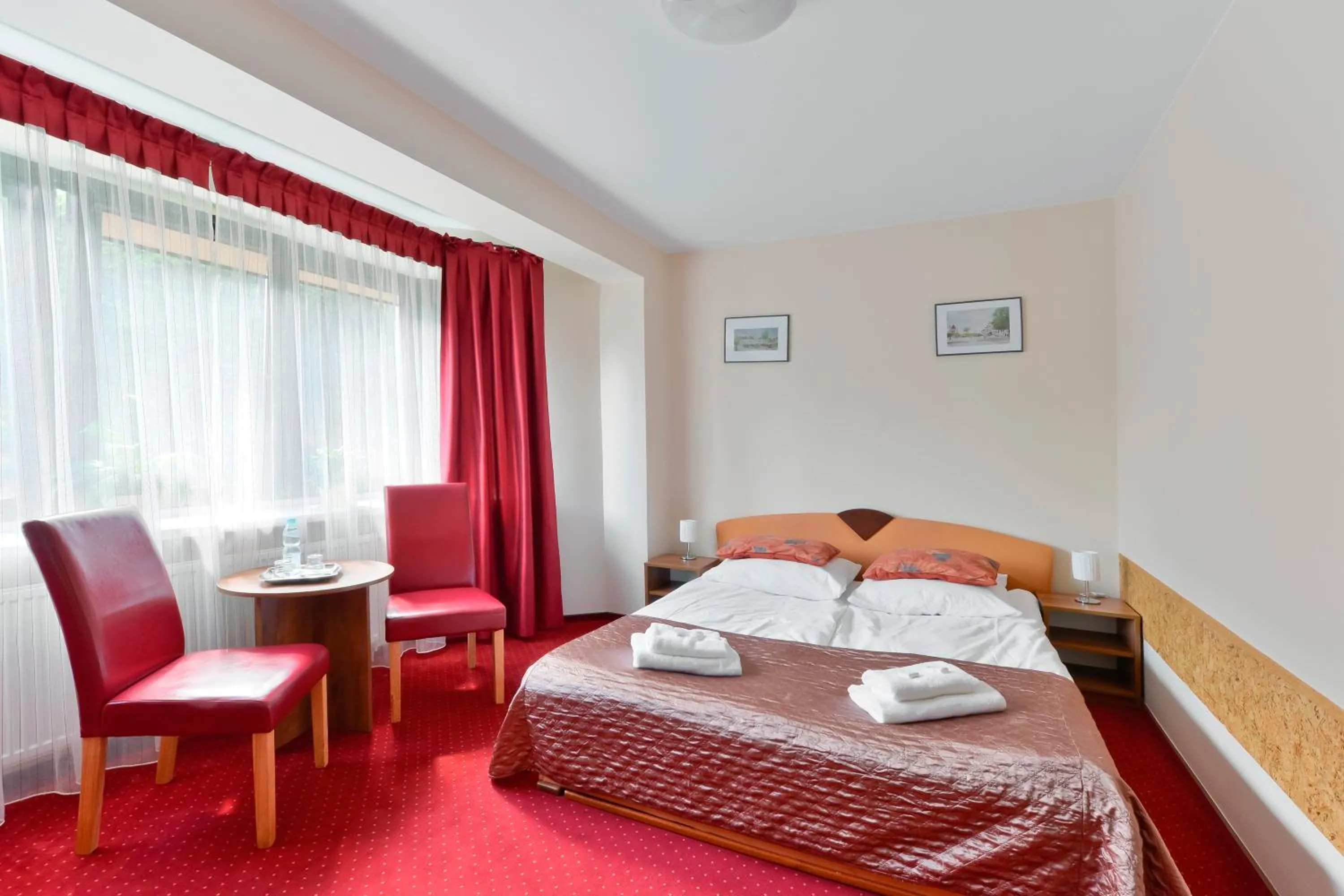 Bathroom, Bed in Harmonia