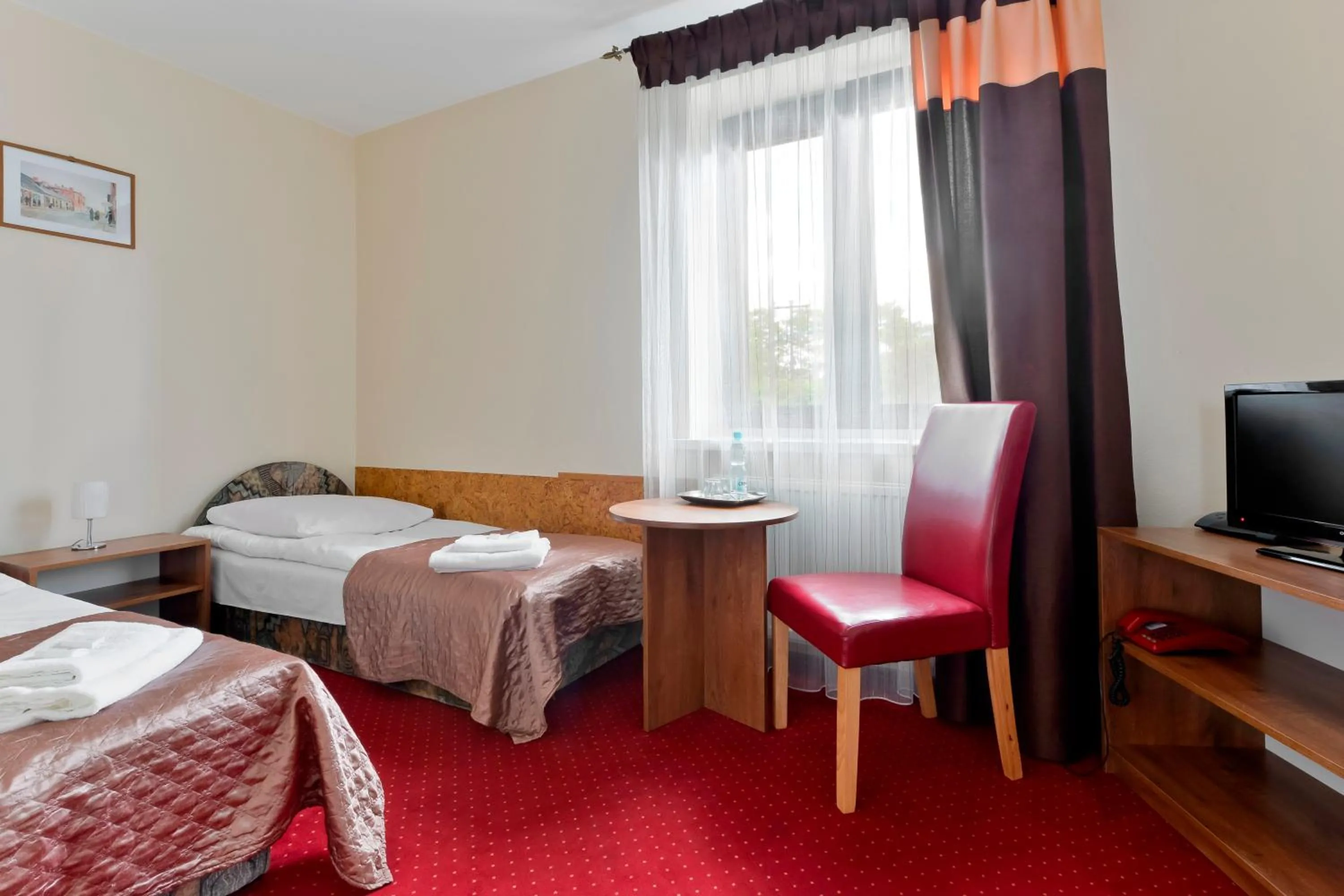 Bathroom, Bed in Harmonia