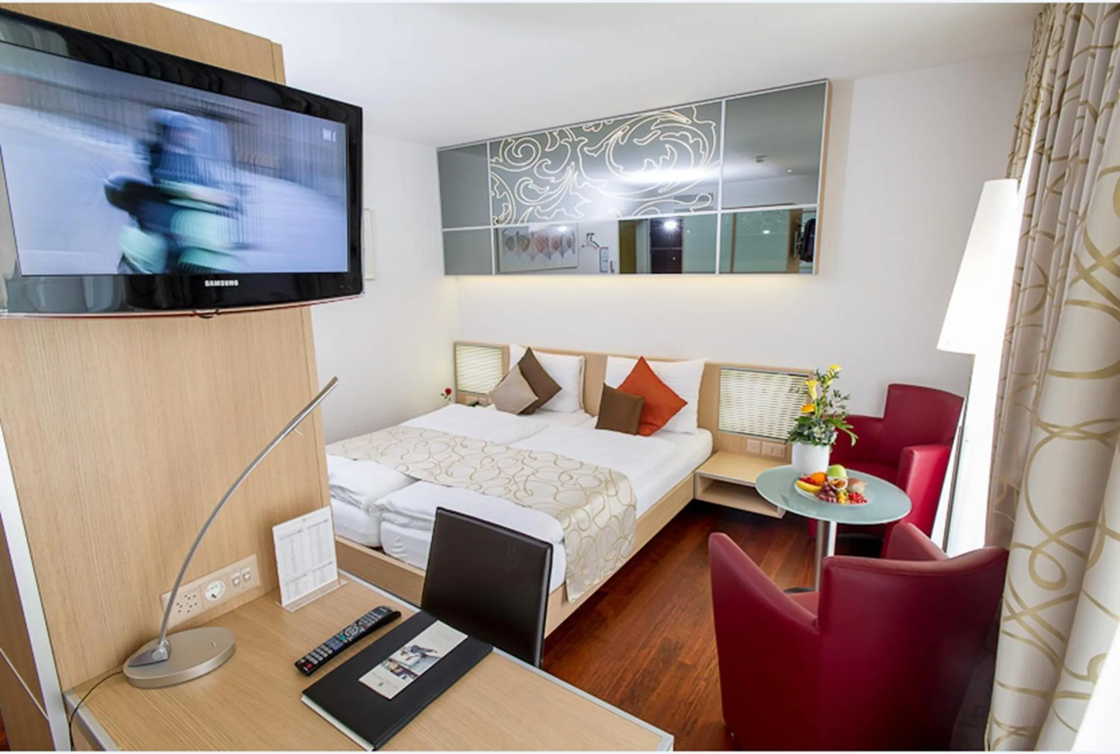 Coffee/tea facilities, Bed in Hotel Krone Unterstrass