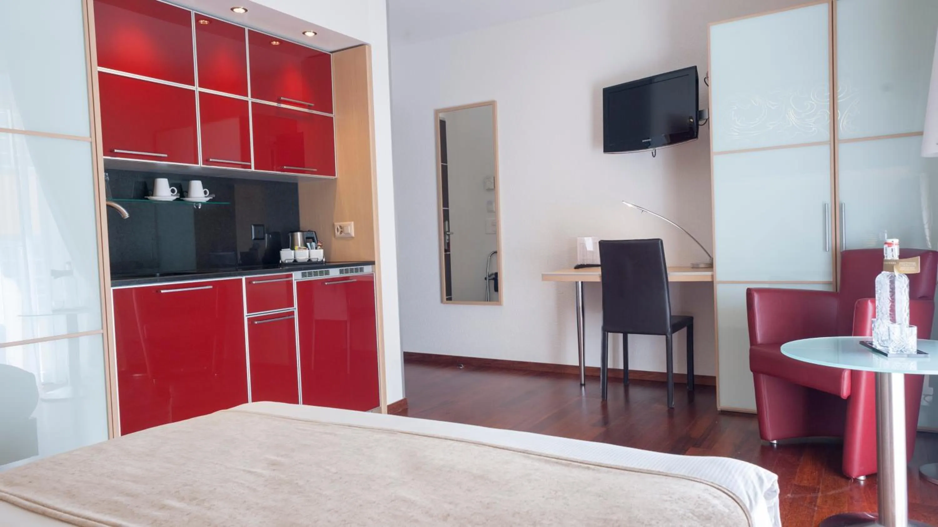 Photo of the whole room, Bed in Hotel Krone Unterstrass