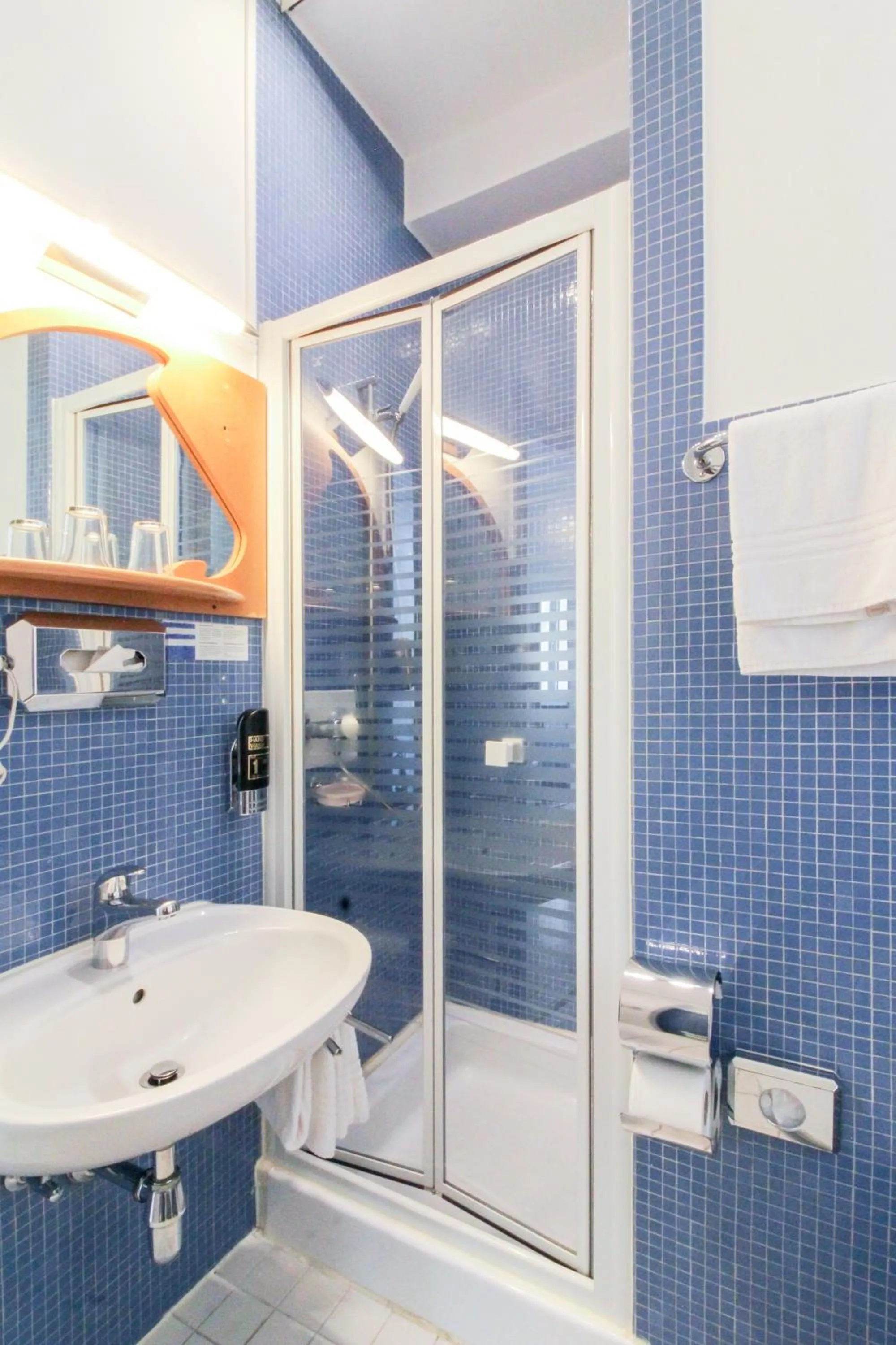 Shower in Hotel San Carlo