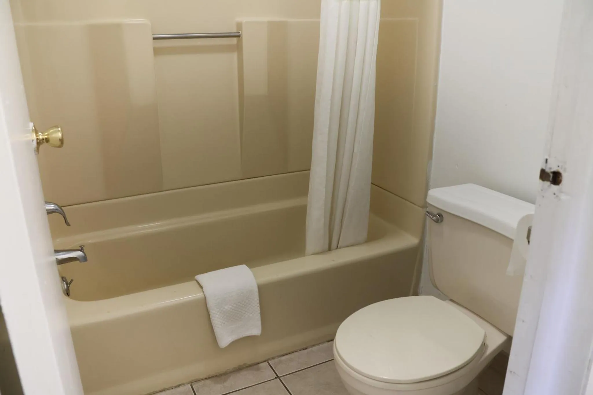 Shower in Chippewa Motel Mount Pleasant