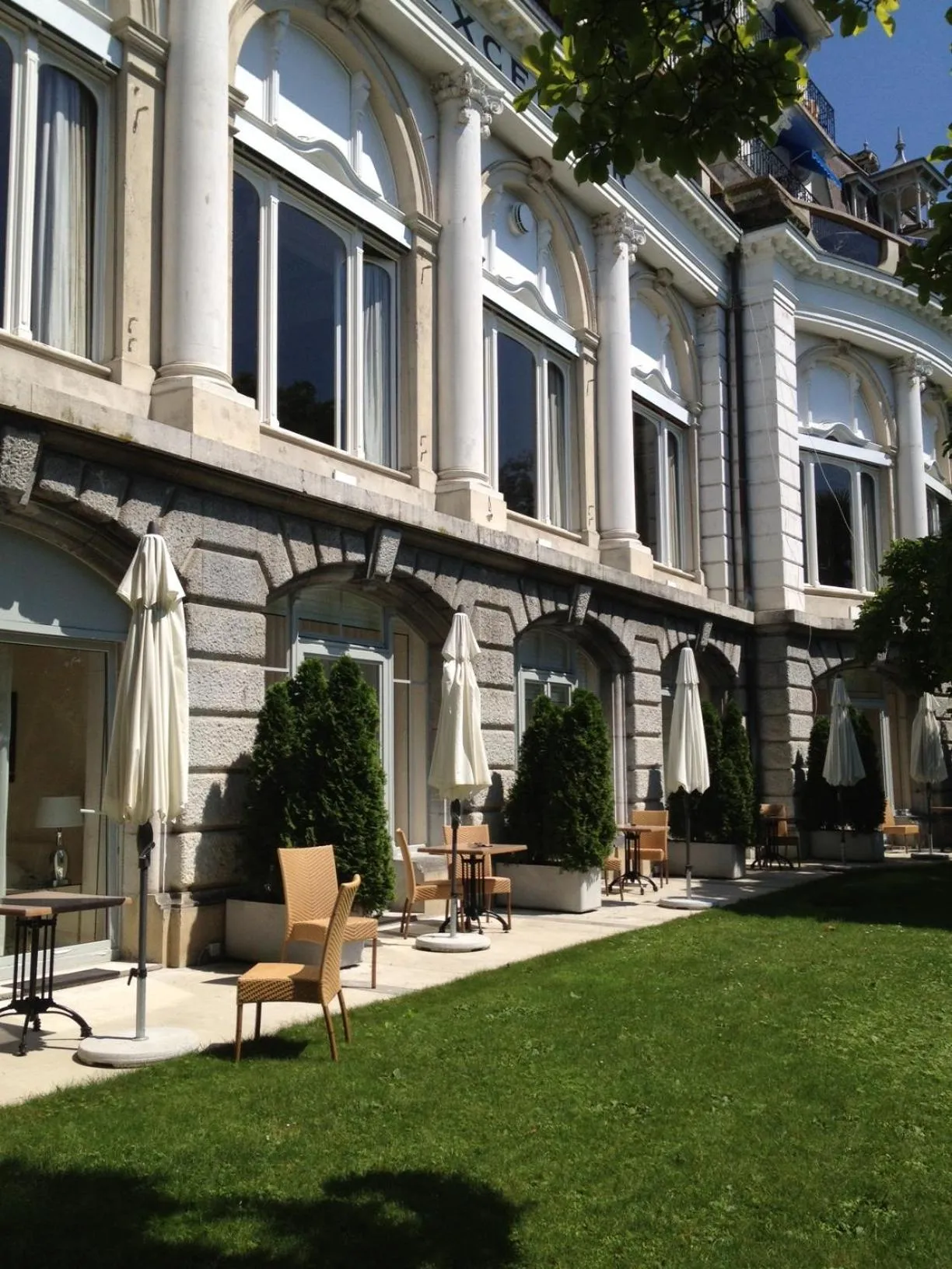 Patio in Hôtel du Grand Lac Excelsior