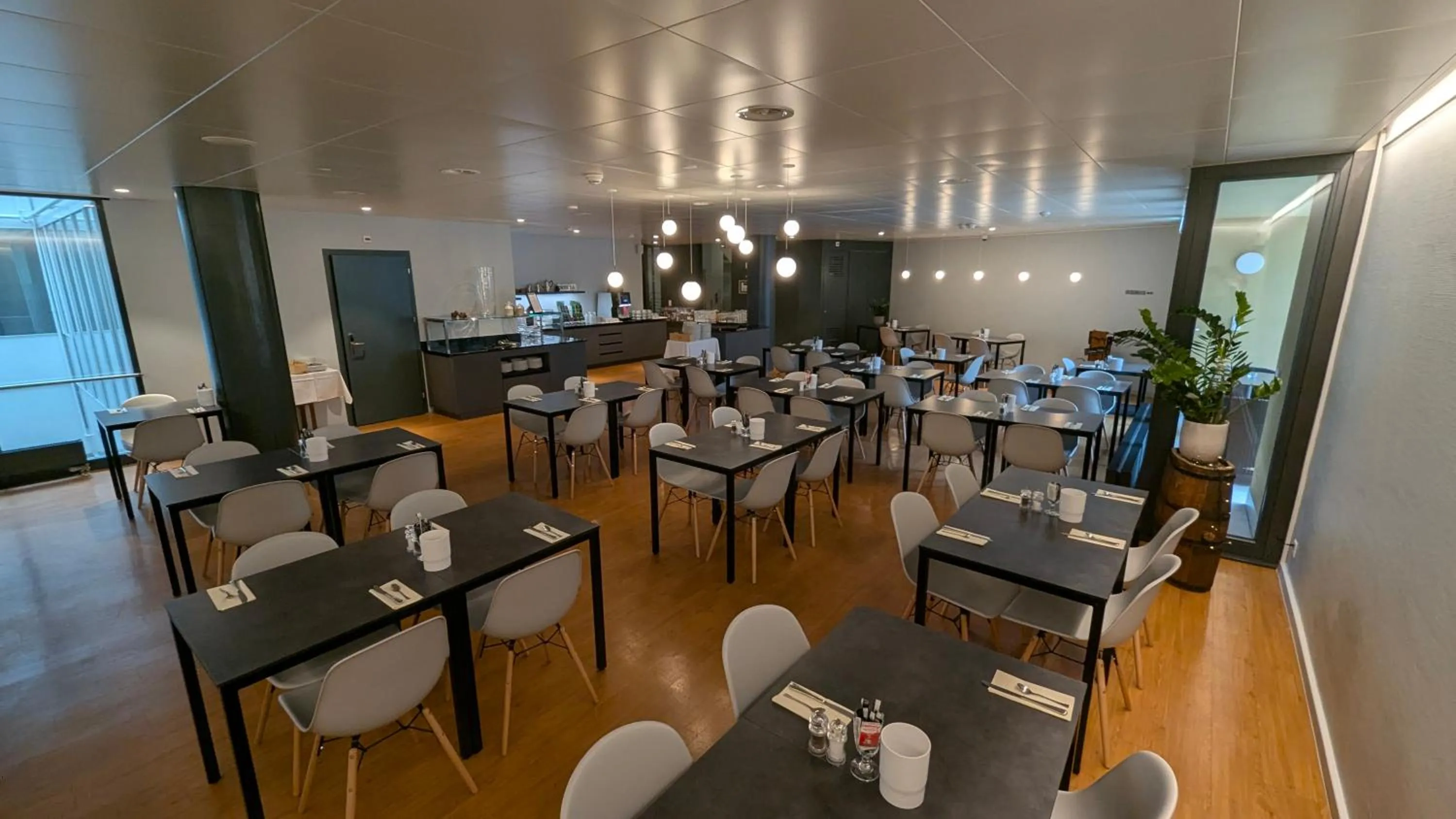 Breakfast in Hotel De la Paix