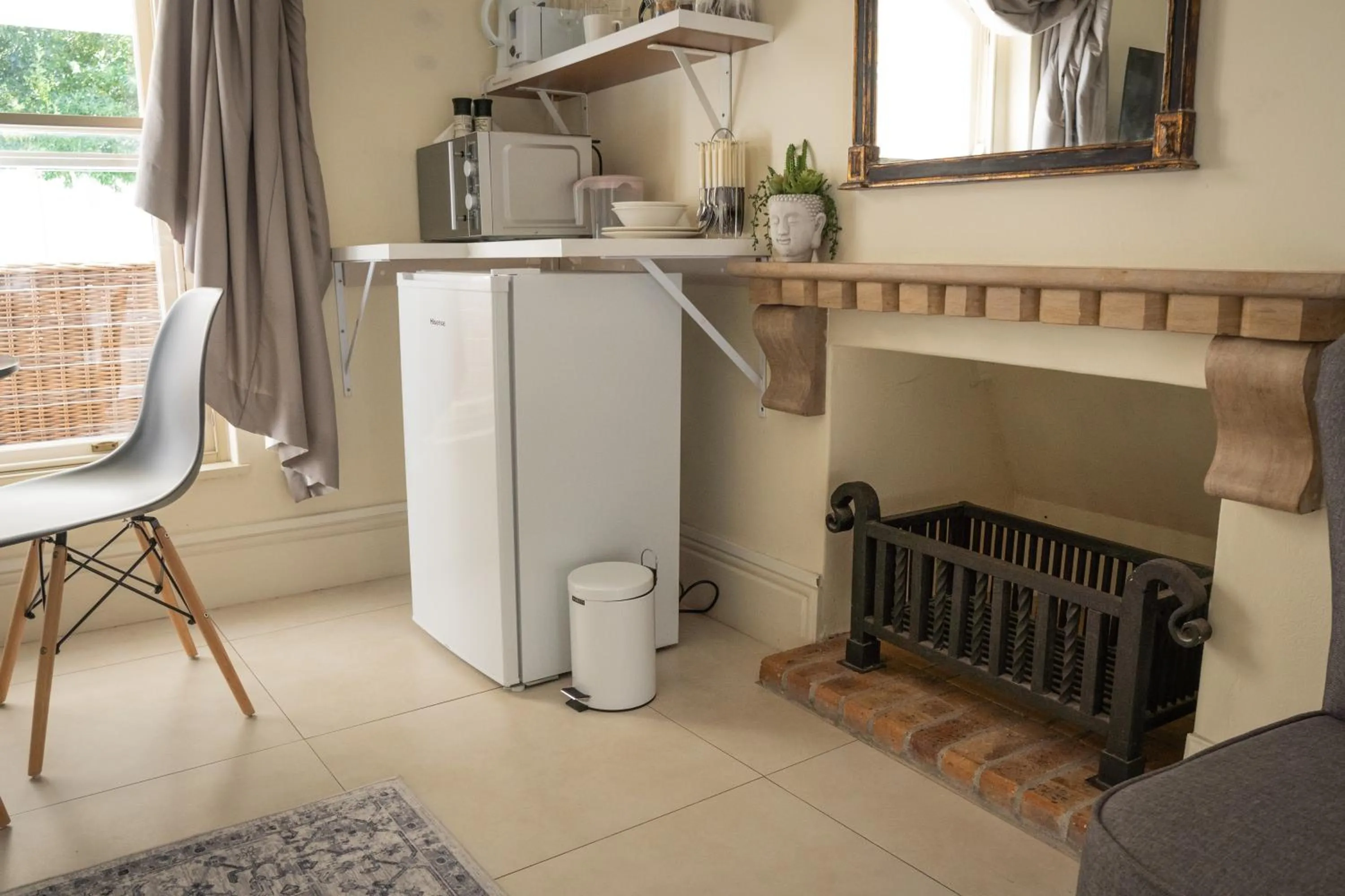 Kitchen or kitchenette in Rustic Manor Guest House