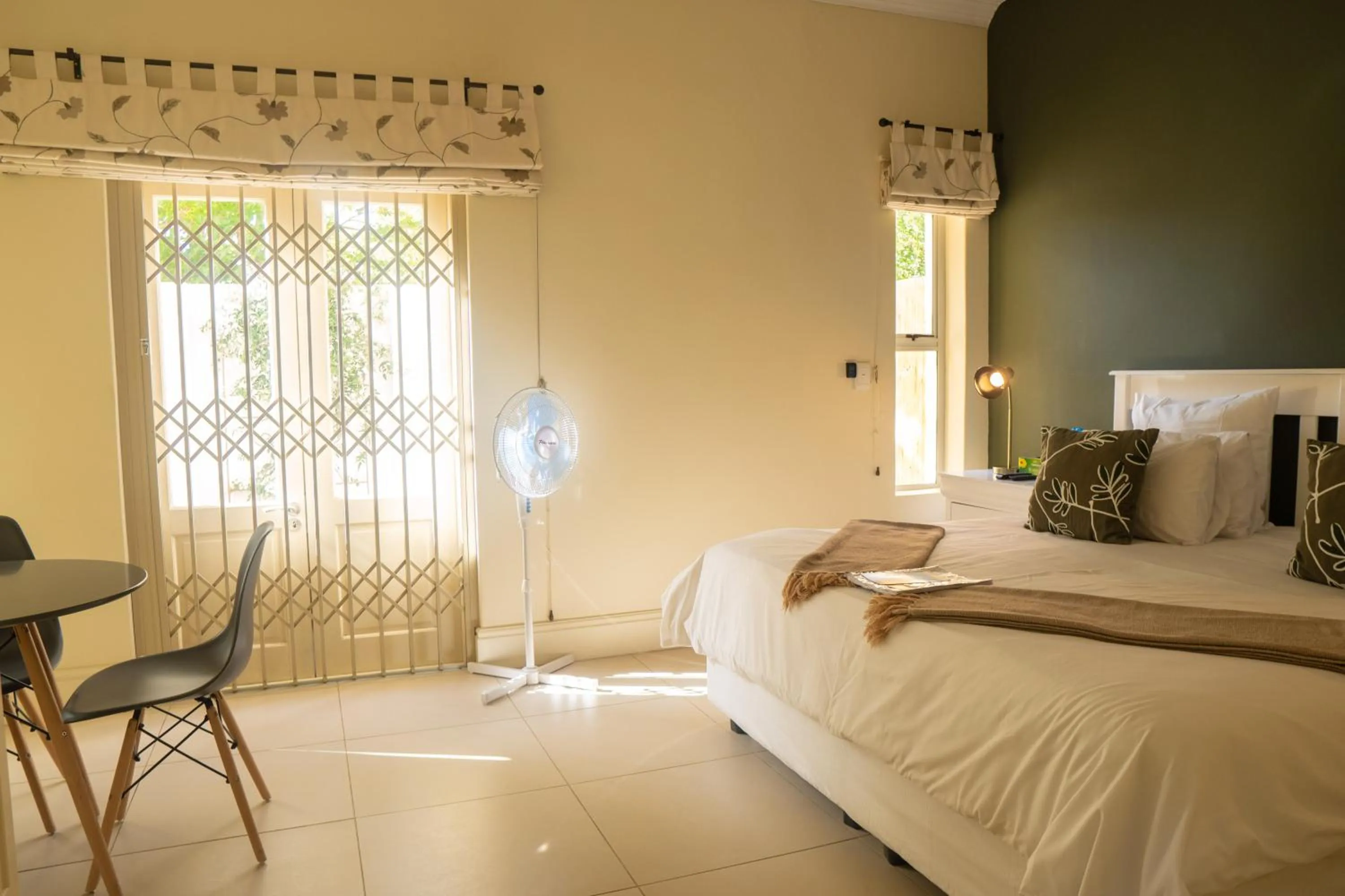 Photo of the whole room, Bed in Rustic Manor Guest House